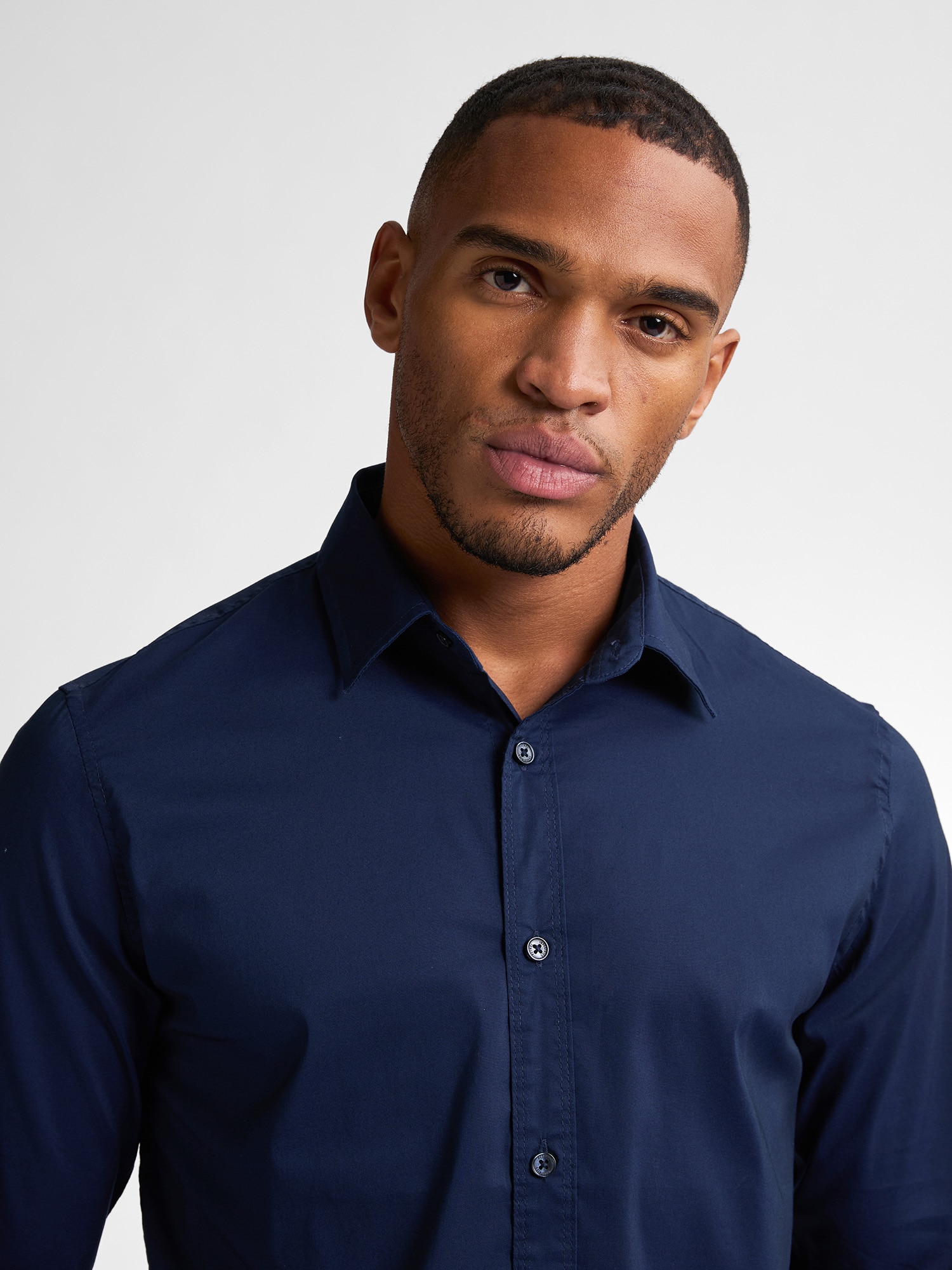 Petrol Industries Langarmshirt, mit Button-Down Kragen