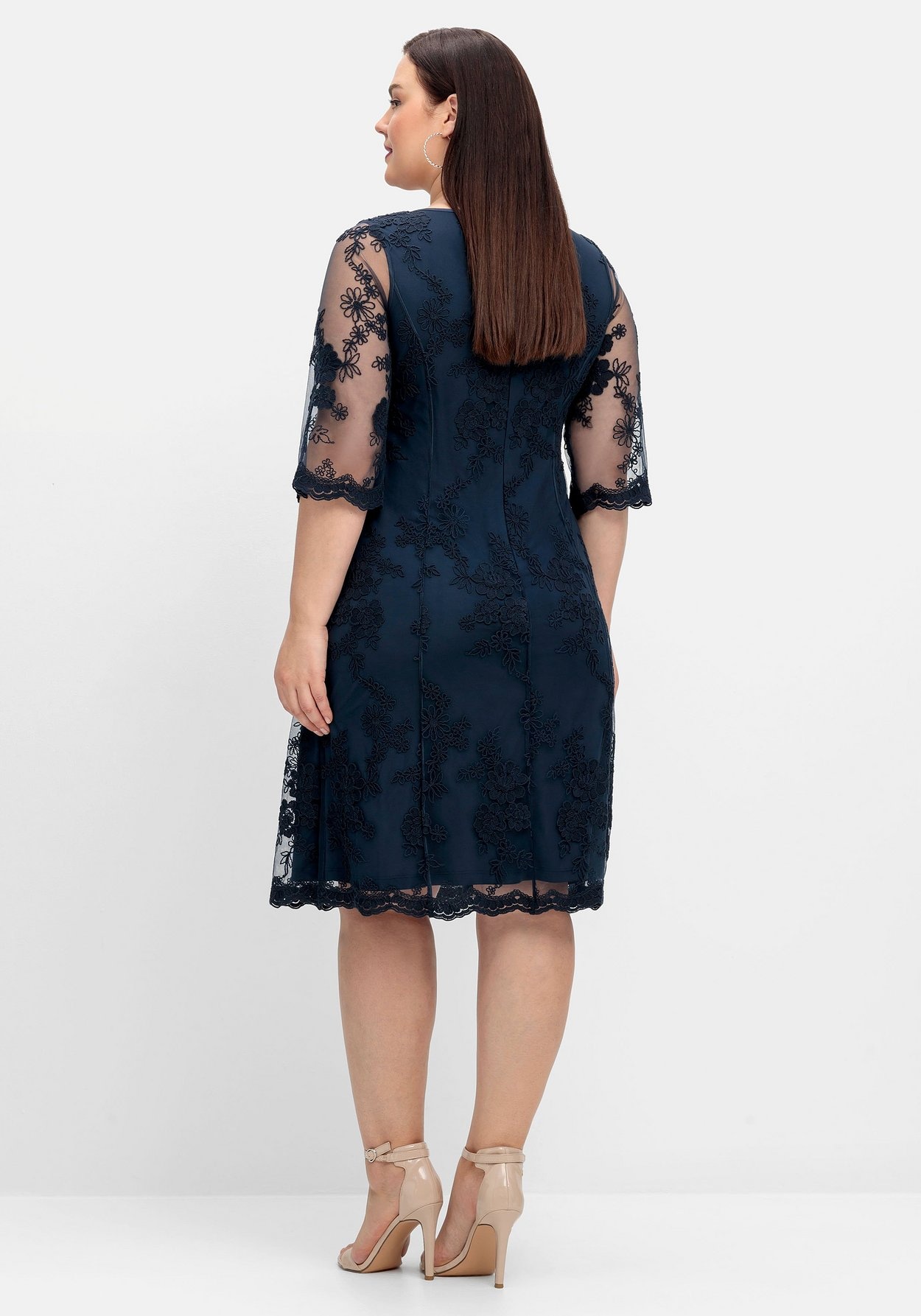 Sheego Abendkleid »Cocktailkleid aus Mesh, mit floraler Stickerei«