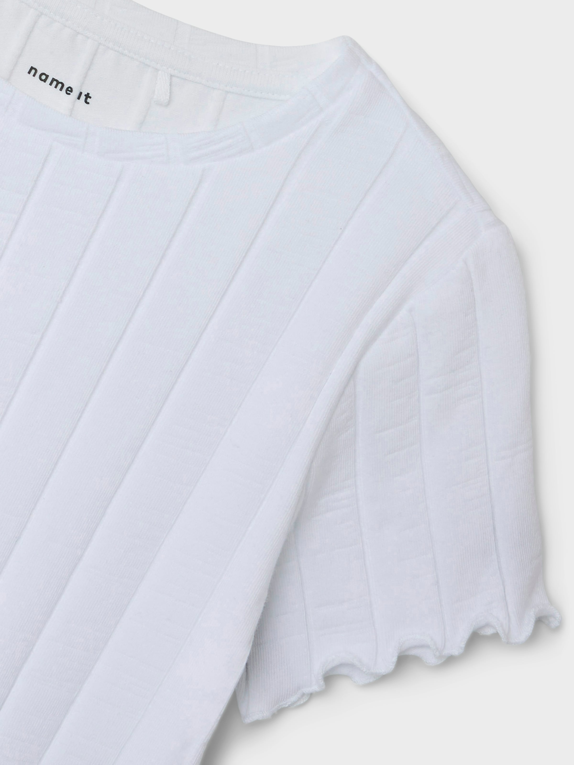 Name It Kurzarmshirt »NKFNORALINA SS CROP TOP NOOS« Baumwollmischung mit Stretch, gewellte Abschlüsse