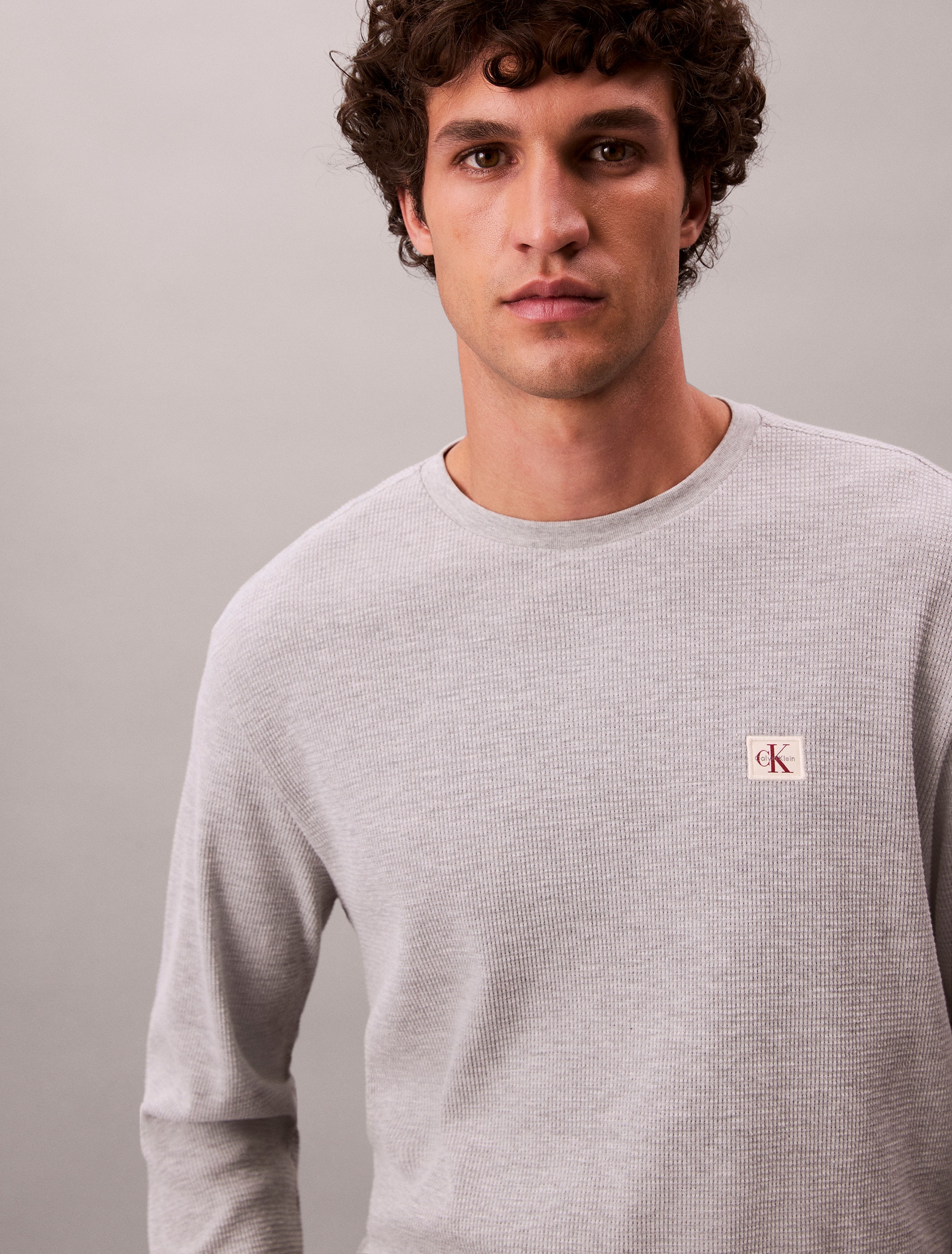 Calvin Klein Jeans Langarmshirt »LS WAFFLE BADGE CREWNK TEE«, Mit Rundhalsausschnitt