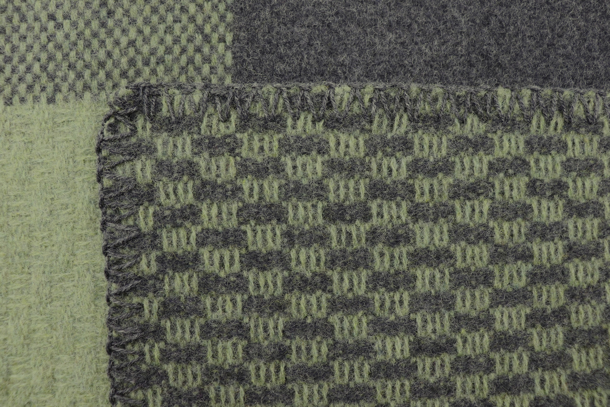 Biederlack Wohndecke »Plaid Frame green« exquisite Kuscheldecke aus reiner Merinowolle
