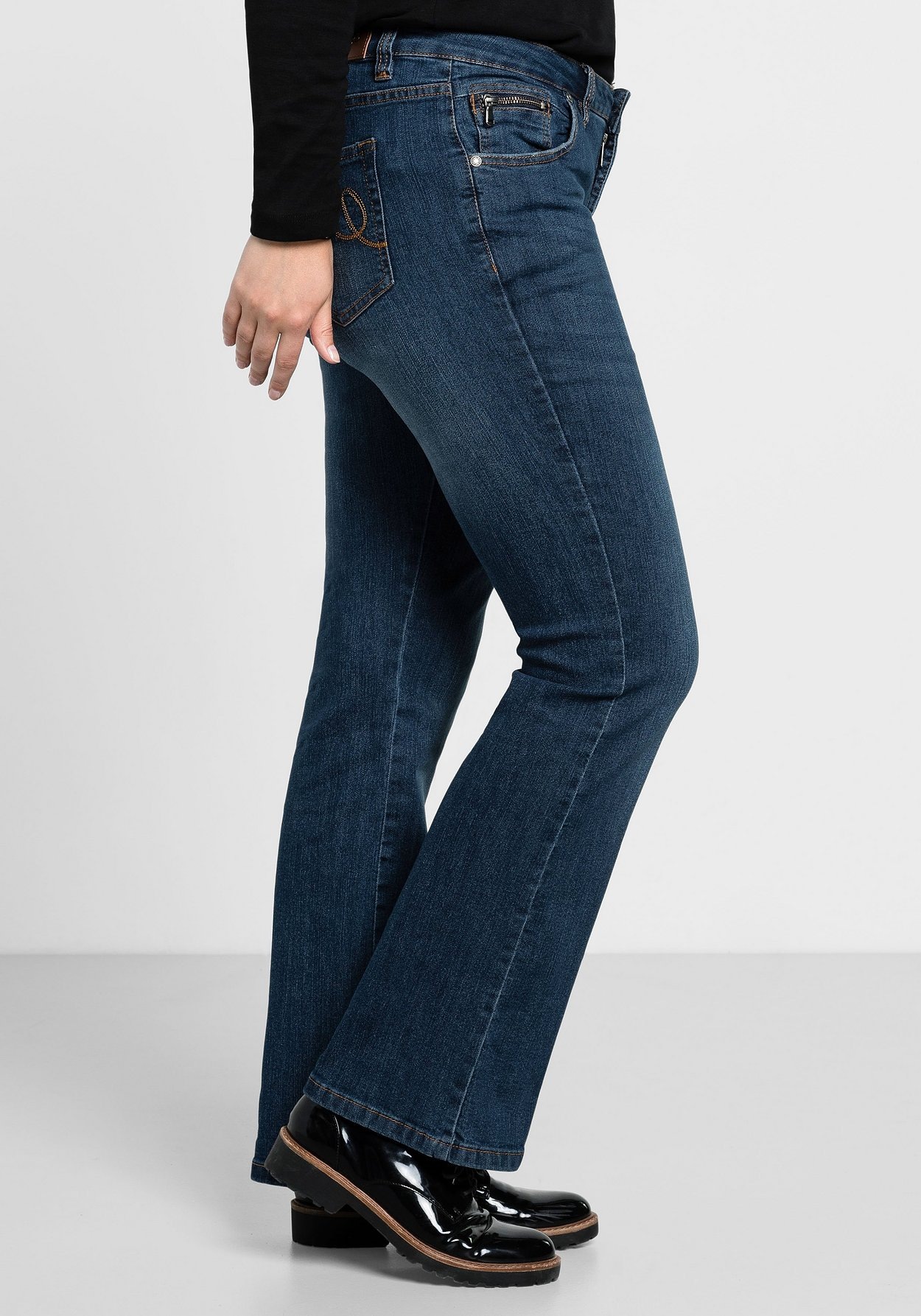Sheego Bootcut-Jeans »Jeans in 5-Pocket-Form, mit Used-Effekten«