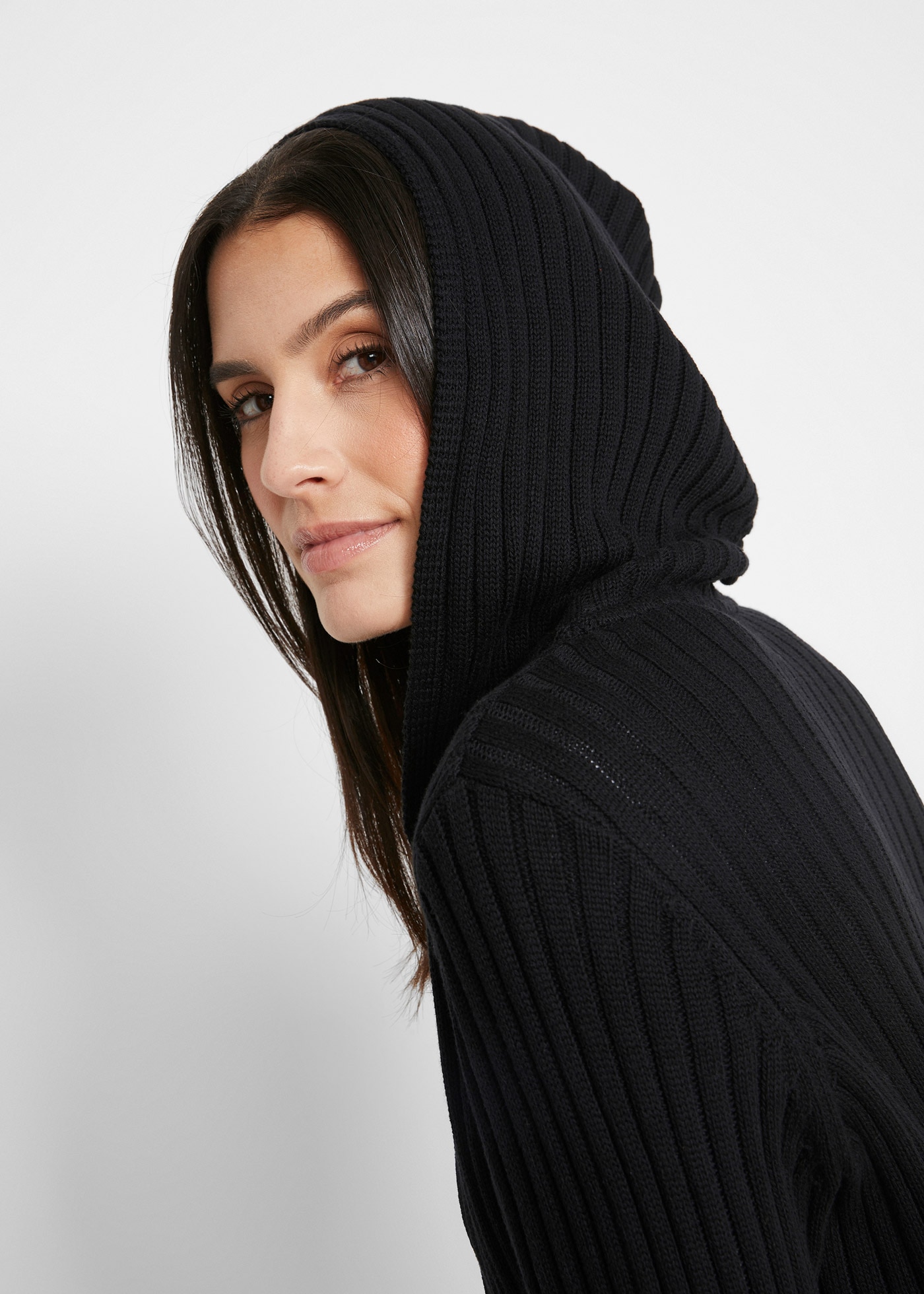 bonprix Strickjacke lockere Passform, mit Kapuze, mit aufgesetzten Taschen