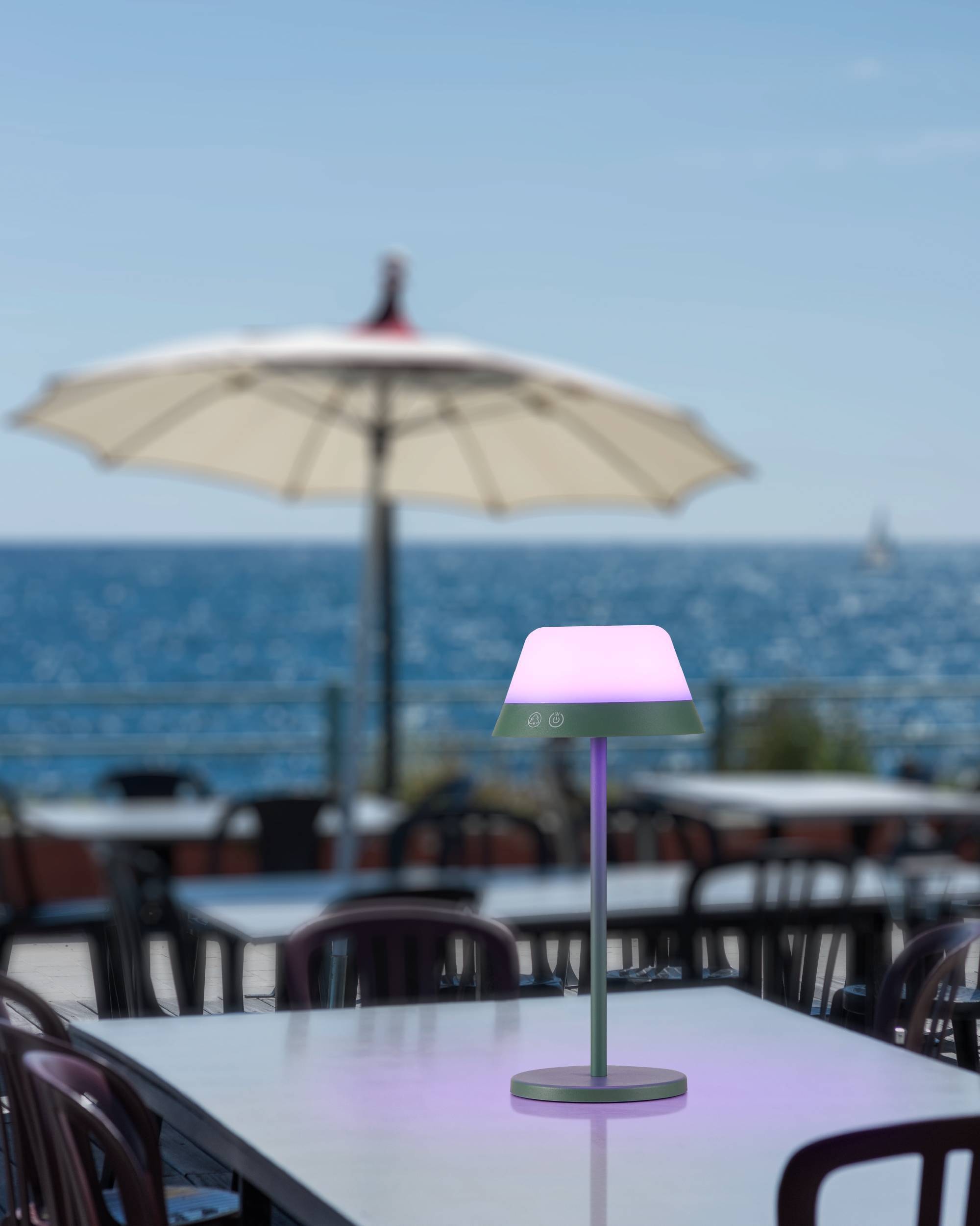 EGLO Tischleuchte »Meggiano Tischlampe, kabellos, aufhängbarer Lampenschirm, IP54, Lampe« LED-Modul 1 Stk. RGB | Warmweiß Tischleuchte - H32 x Ø15 cm - grün - 1X1,5W;1X0,8W inkl.