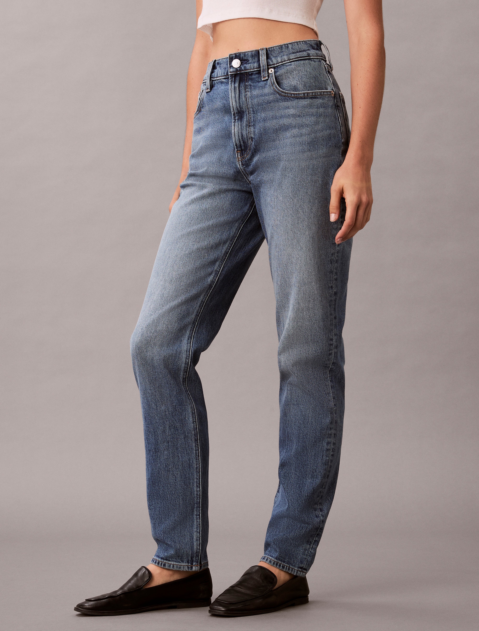 Calvin Klein Jeans Mom-Jeans »NEW MOM JEAN« mit Markenlabel am Bund