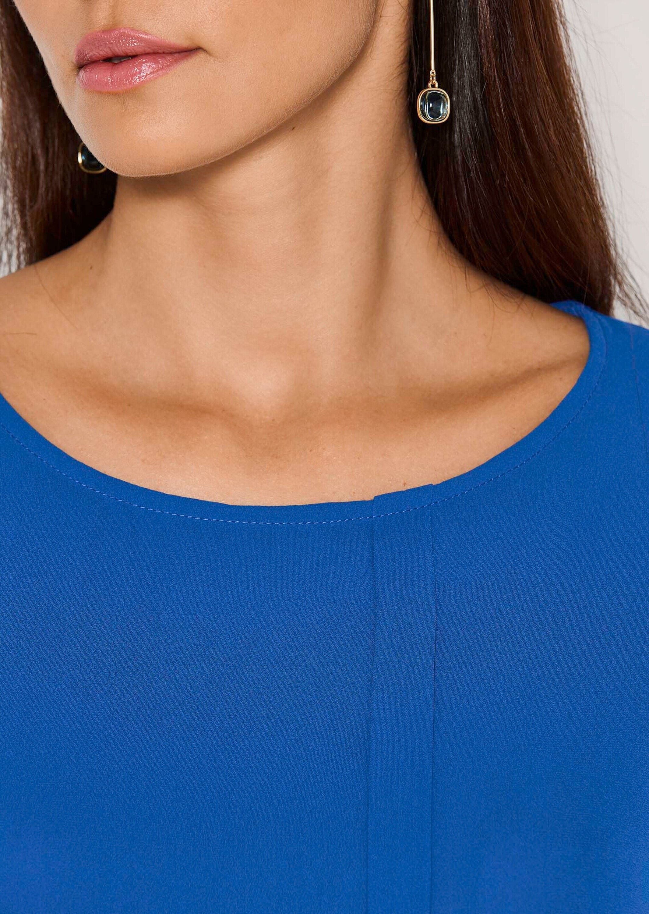 MADELEINE Kurzarmshirt »Blusenshirt Leichtes Kurzarm Viskose-Shirt, Rundhals« Blusenshirt mit asymmetrischer Quetschfalte