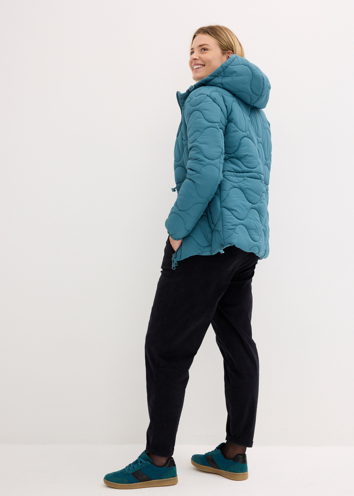 bonprix Steppjacke »Steppjacke« mit Kapuze Casual Stil, Kurzparka mit Taillen-Kordelzug, hochwertige Steppung