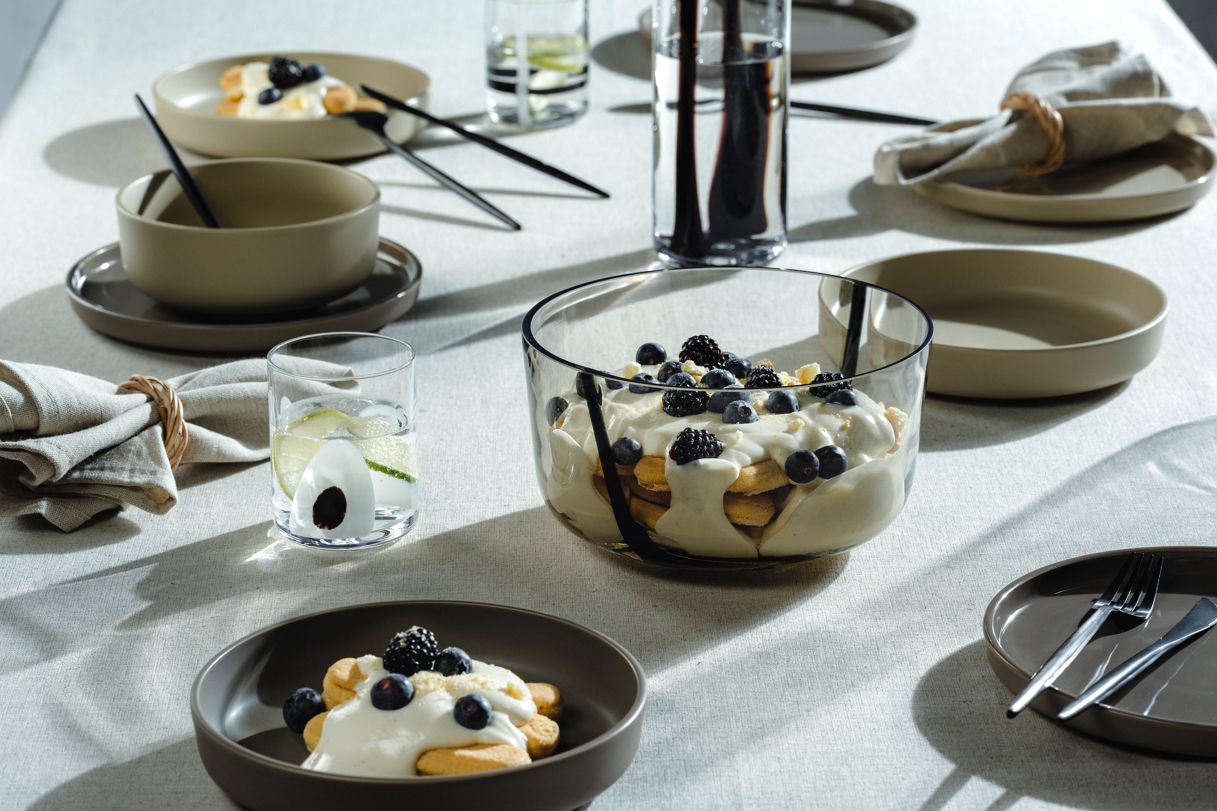 LEONARDO Schale »ALVEO, aus hochwertigem Farbglas mit Unikat-Charakter« 1 Stk. aus Glas spülmaschinengeeignet