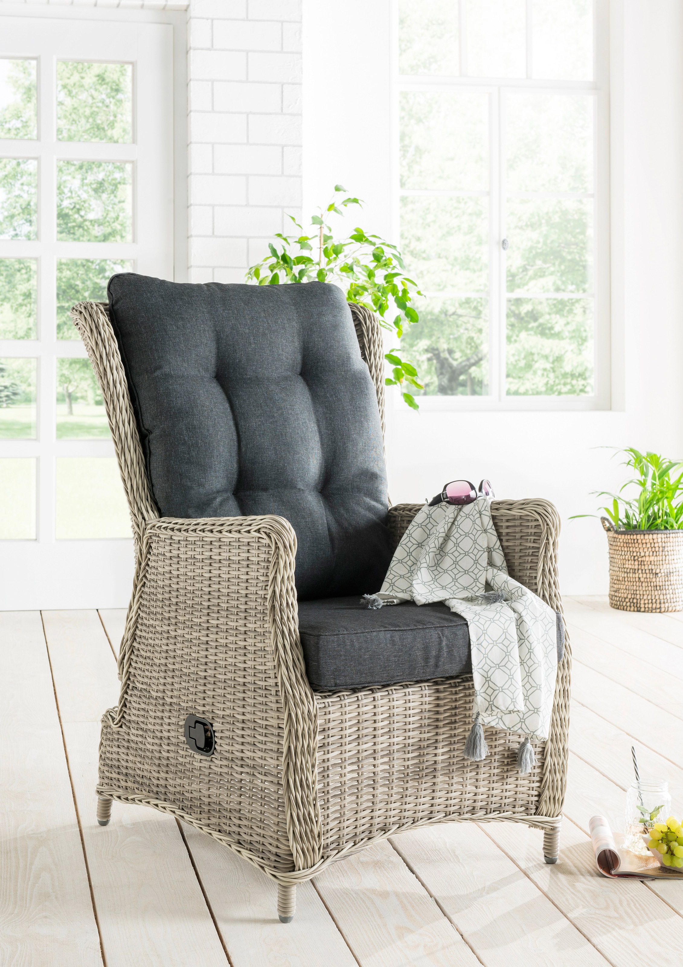 Destiny Gartenlounge-Set »CASA RELAX CASA«, (4 tlg., 1x Sessel, 1x Fußhocker, inkl. Auflagen), Aluminium, Polyrattan