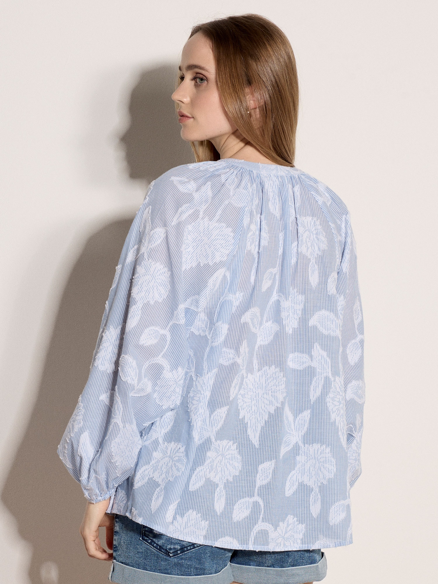Apricot Spitzenbluse »Bluse mit gestickten Blumenstreifen« in Jacquardoptik