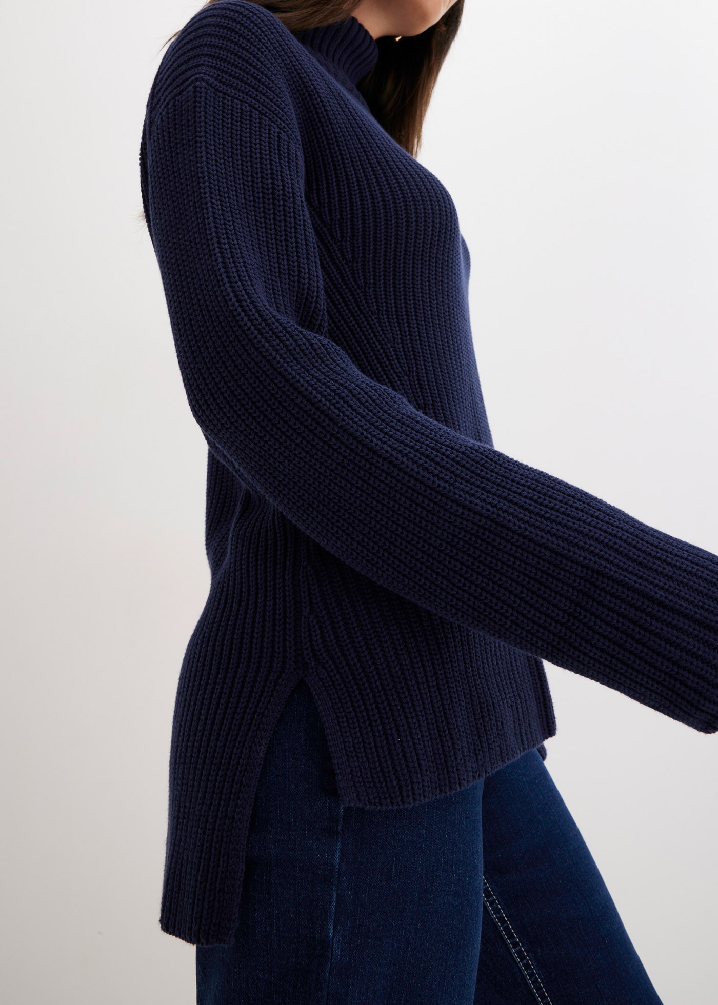 bonprix Rollkragenpullover »Rollkragenpullover aus reiner Baumwolle« im Grobstrick aus Baumwolle, Seitenschlitze, hinten länger geschnitten