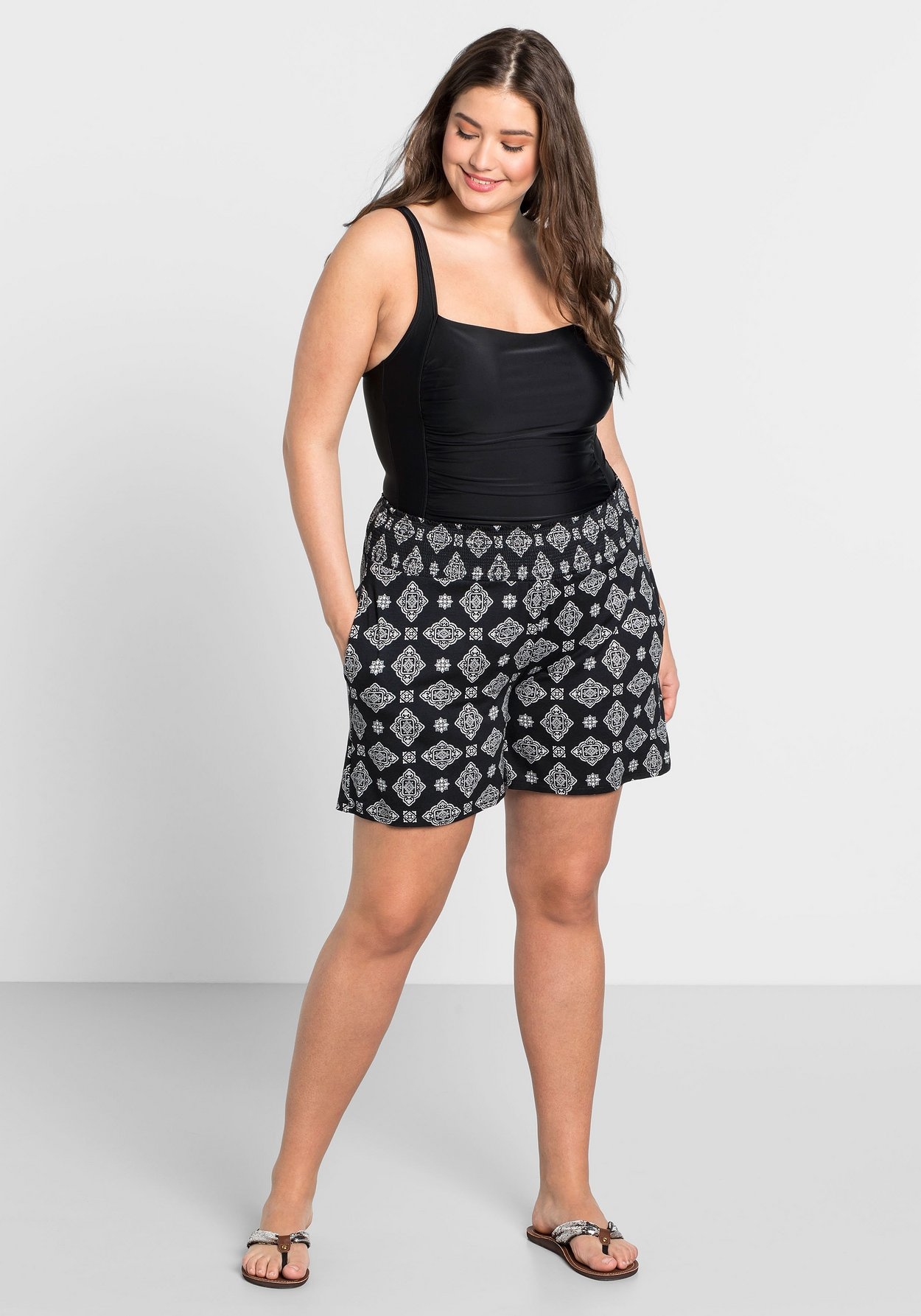 Sheego Shorts »Strandshorts mit Smokbund und zwei Taschen«