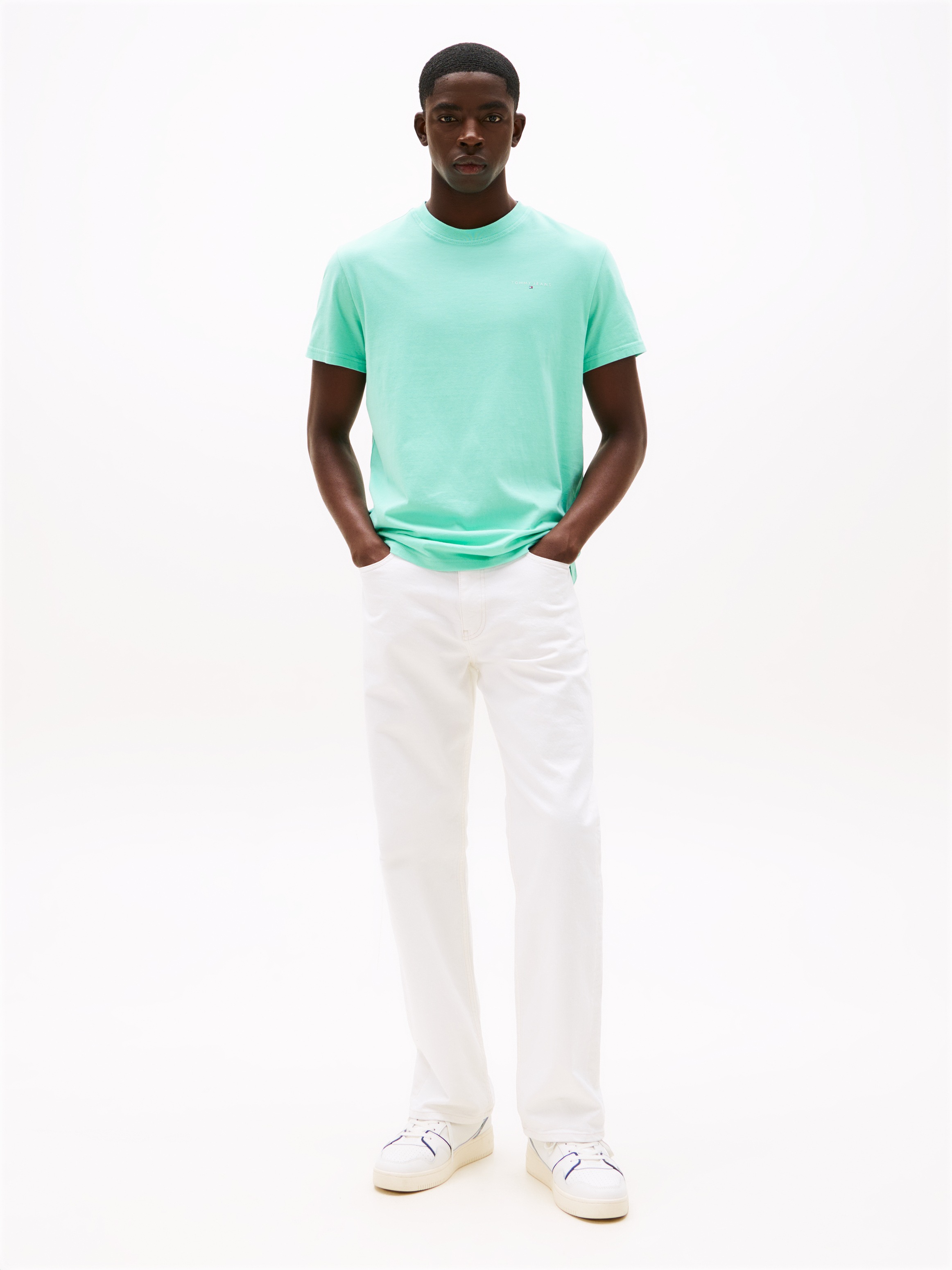 Tommy Jeans T-Shirt »TJM SLIM LINEAR CHEST TEE EXT«, Mit Rundhalsausschnitt