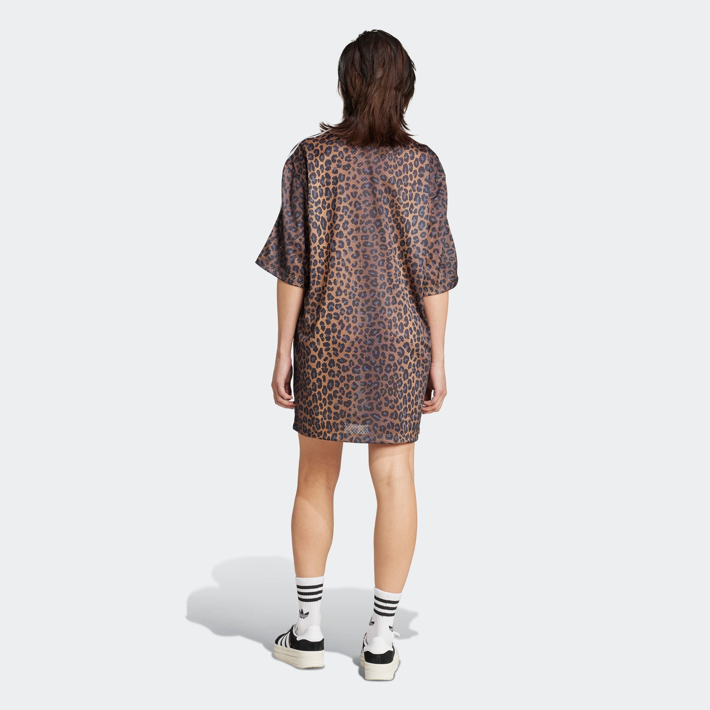 adidas Originals Shirtkleid »TEE DRESS«, (1 tlg.), Leoprint Shirtkleid, Dreiviertelarm, weite Passform