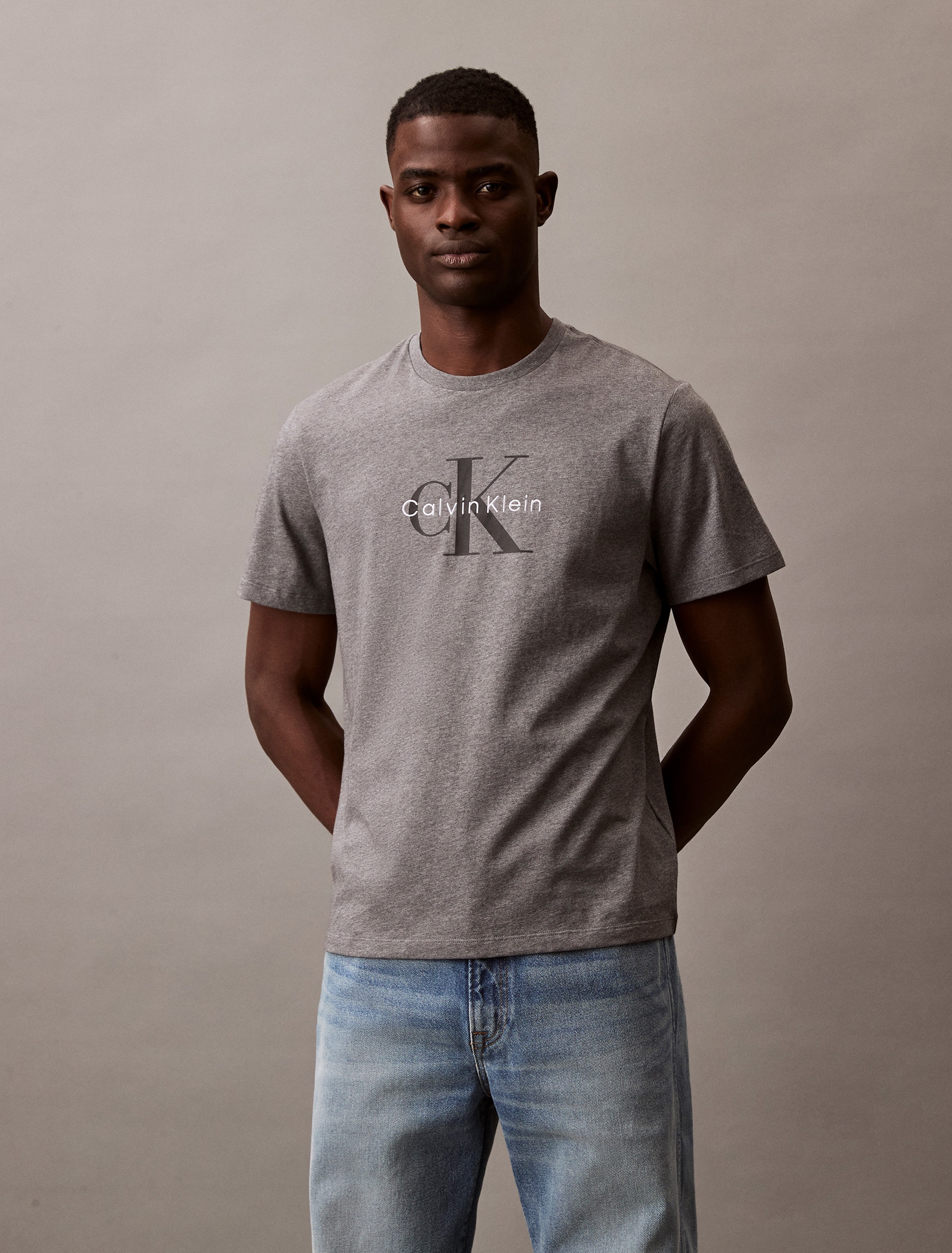 Calvin Klein Jeans T-Shirt »SS Hero Monologo Tee 20s«, Mit Rundhalsausschnitt, regular fit