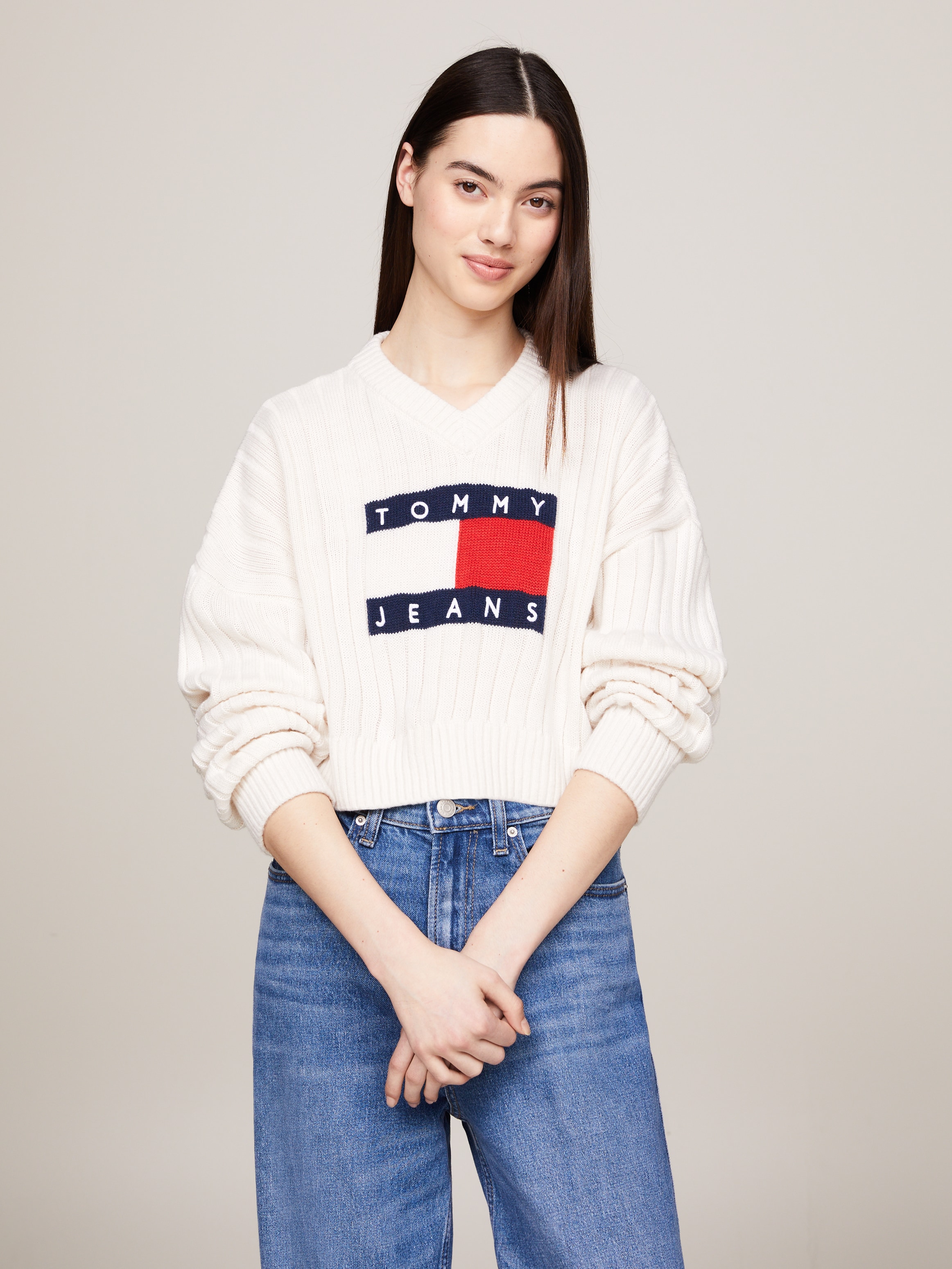 Strickpullover »TJW VNCK CENTER FLAG SWEATER EXT«, mit Tommy Jeans Center Logo-Flag