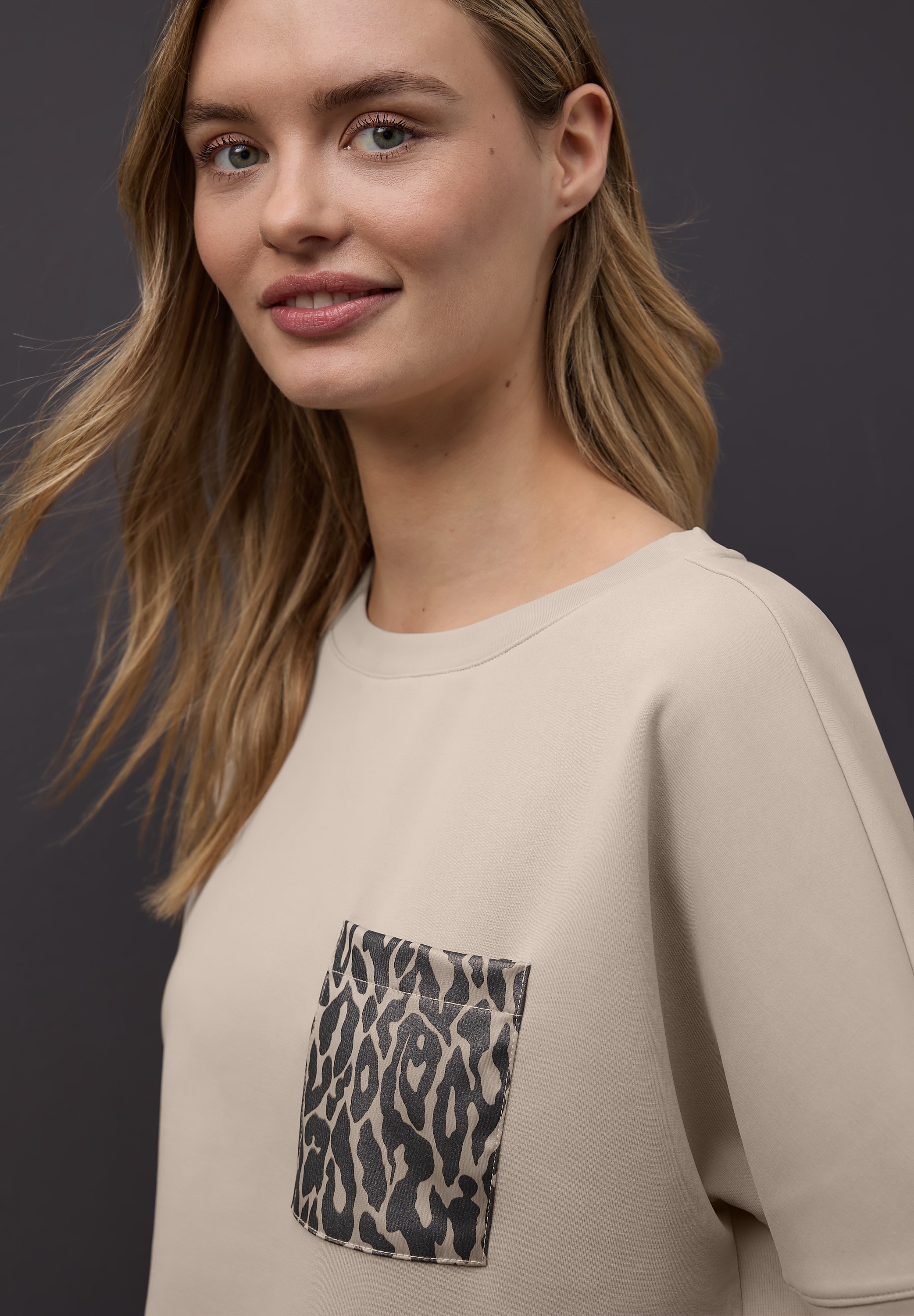 STREET ONE Rundhalsshirt Halbarmshirt mit Leo-Brusttasche