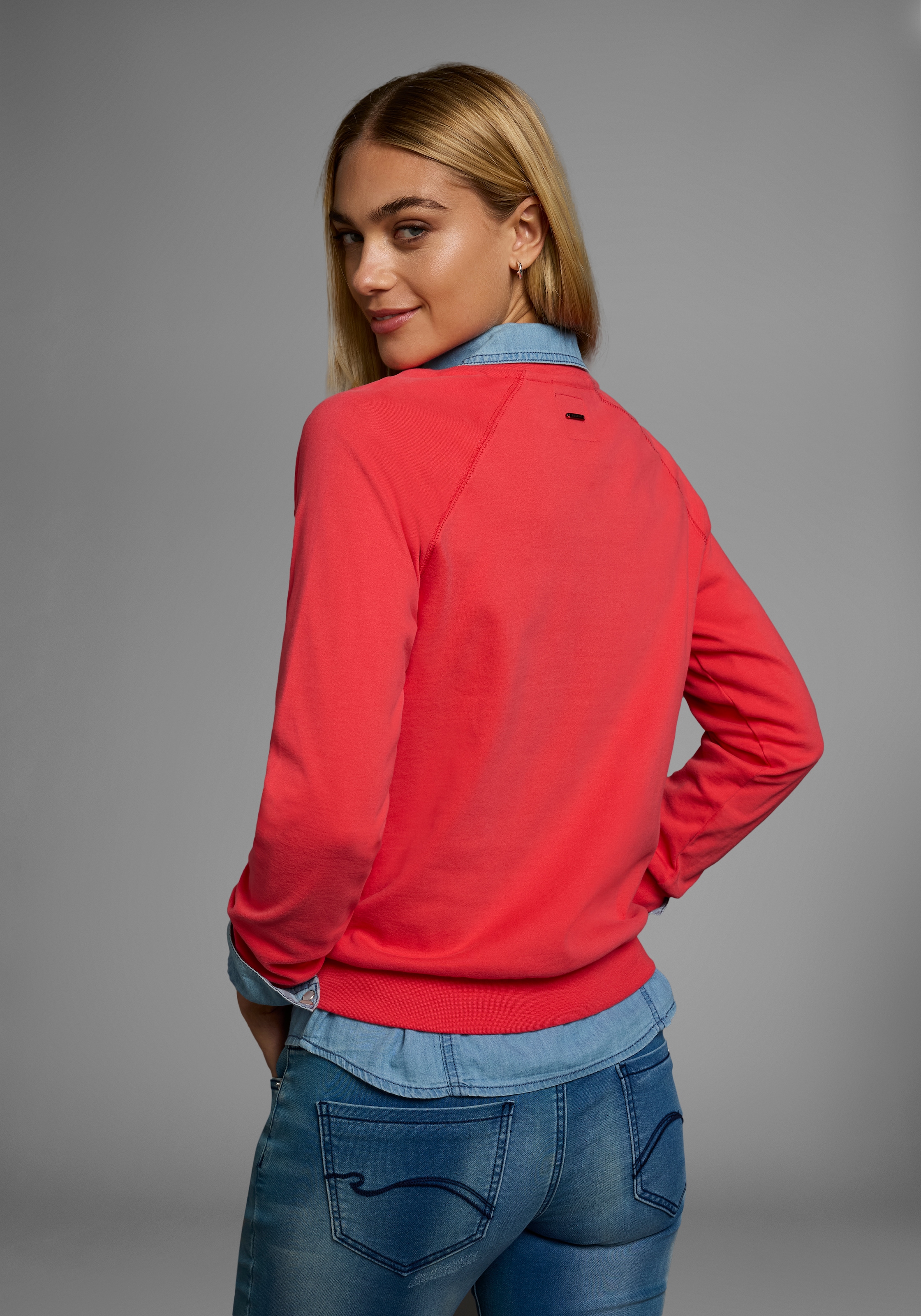 KangaROOS Sweatshirt, Langarm, figurumspielender Schnitt, mit Print, Rundhalsausschnitt