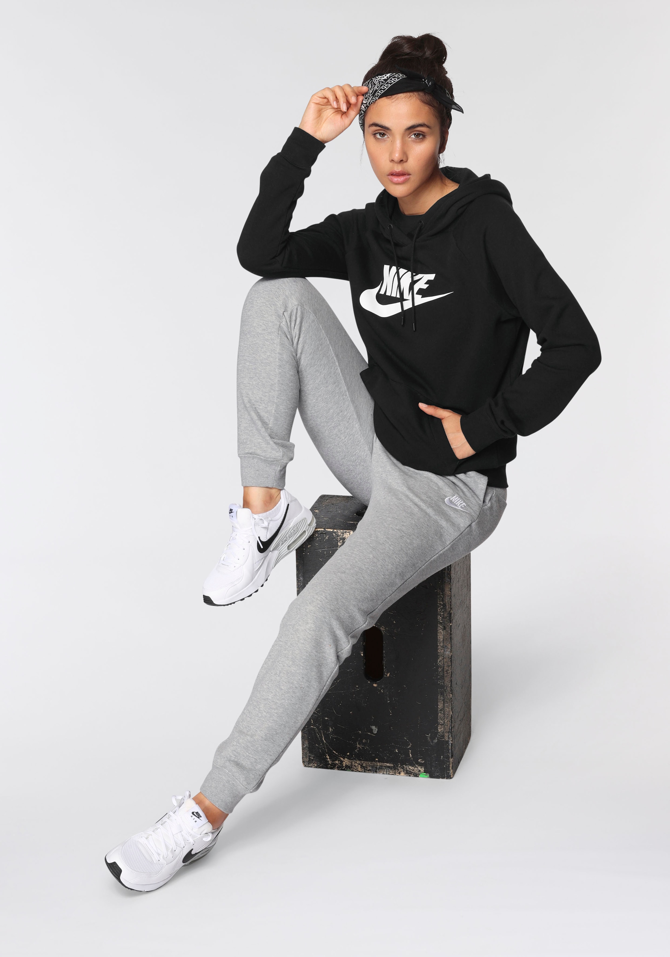 Nike Sportswear Kapuzensweatshirt »ESSENTIAL WOMENS FLEECE PULLOVER HOODIE«