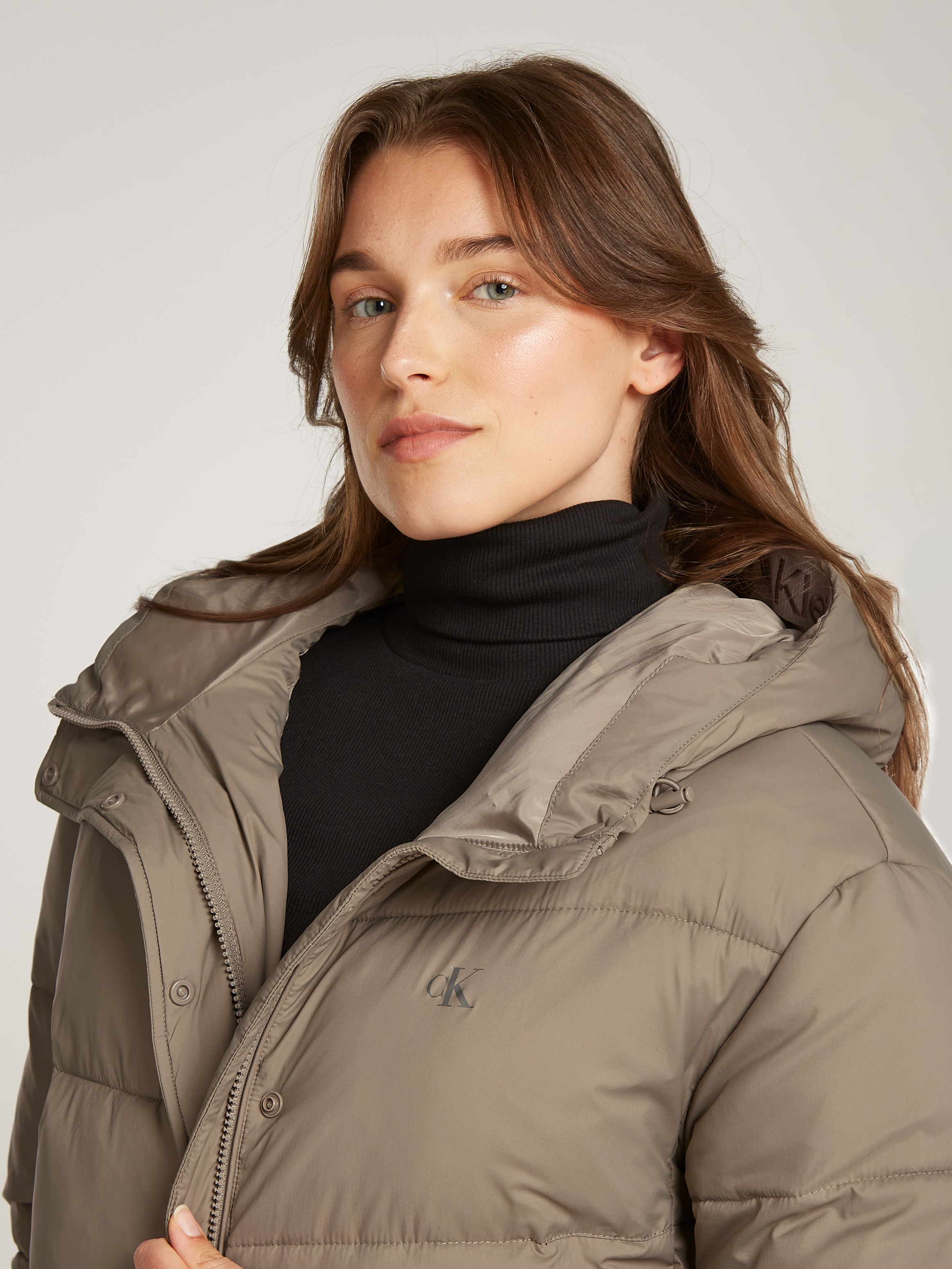 Calvin Klein Jeans Steppjacke »LOGO SHORT HOODED PUFFER«, mit Kapuze, mit Logoprägung