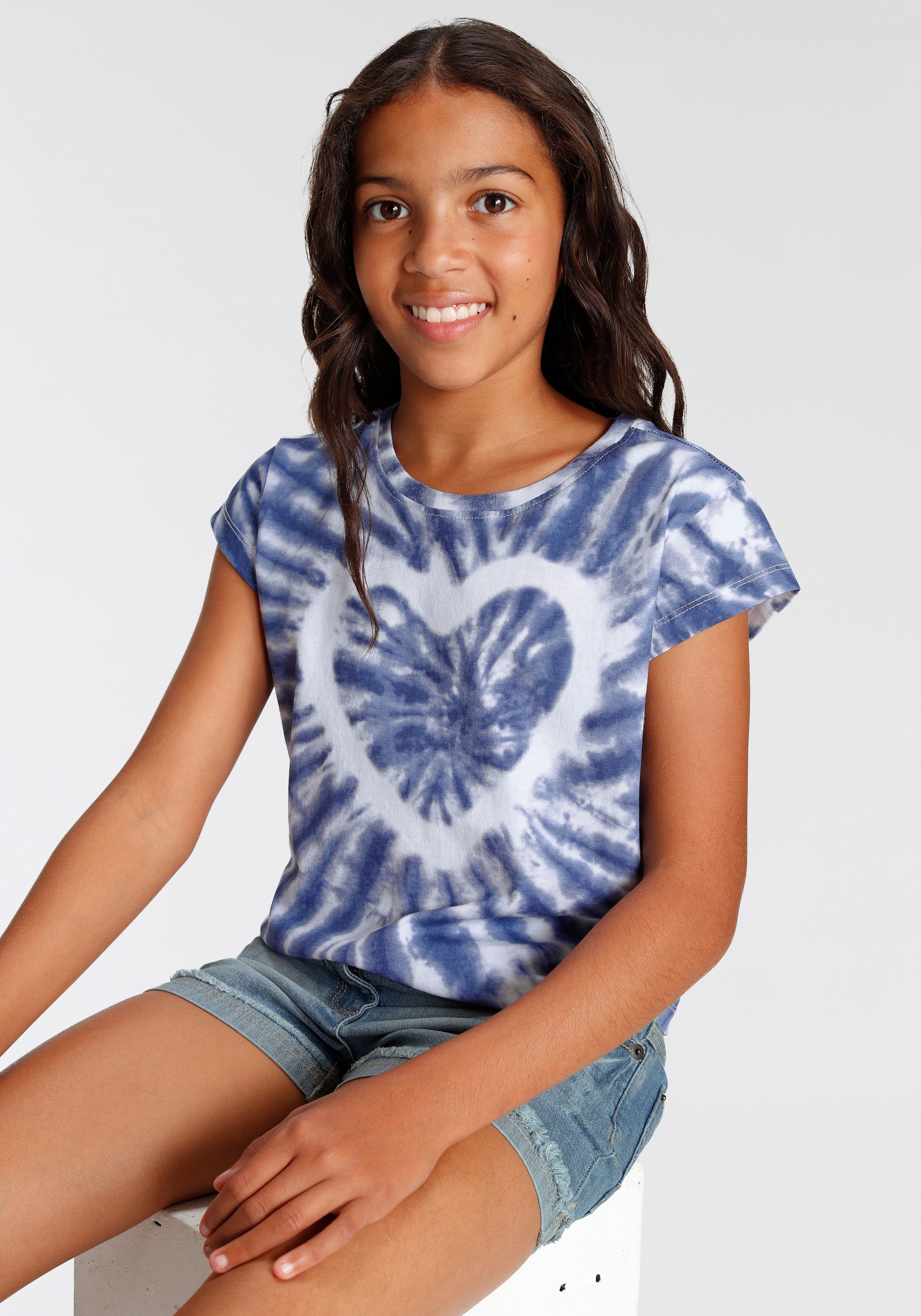 KIDSWORLD T-Shirt »Herz Batik«, Kurzarm, gerade Passform, vielseitig gemustert