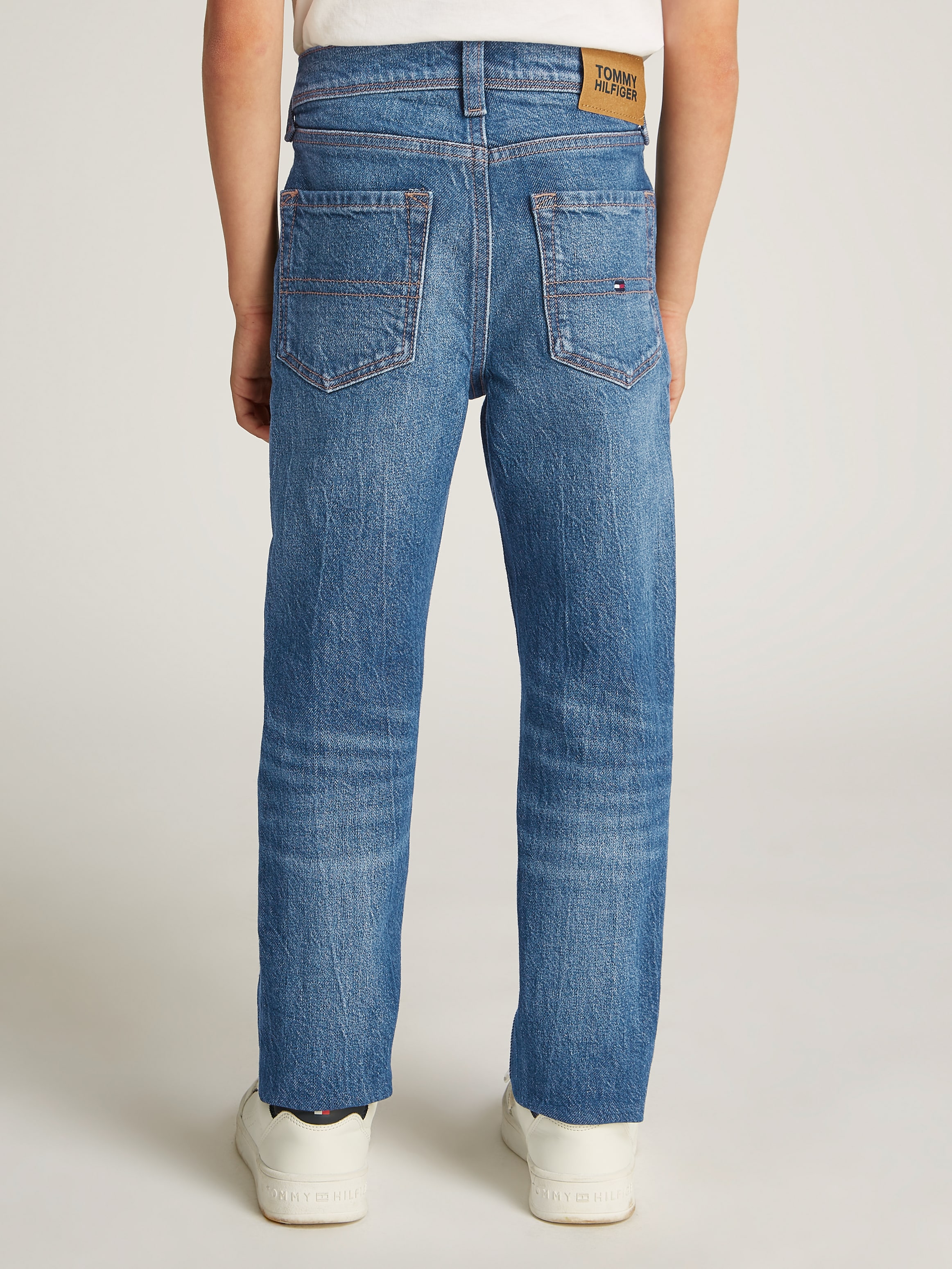 Tommy Hilfiger Straight-Jeans »SCANTON Y«, mit Logo-Stickereien, Badge