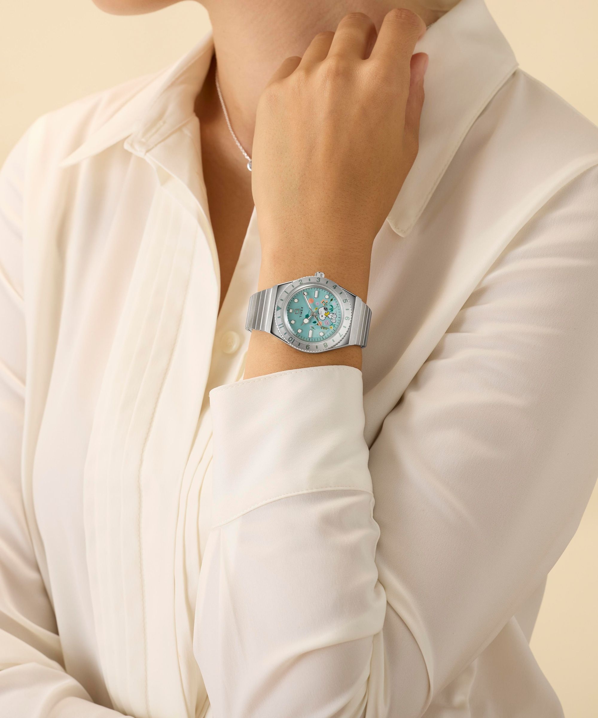Timex Quarzuhr »Timex x Peanuts Q Timex« Armbanduhr, Damenuhr, Edelstahlarmband, analog, Beleuchtung