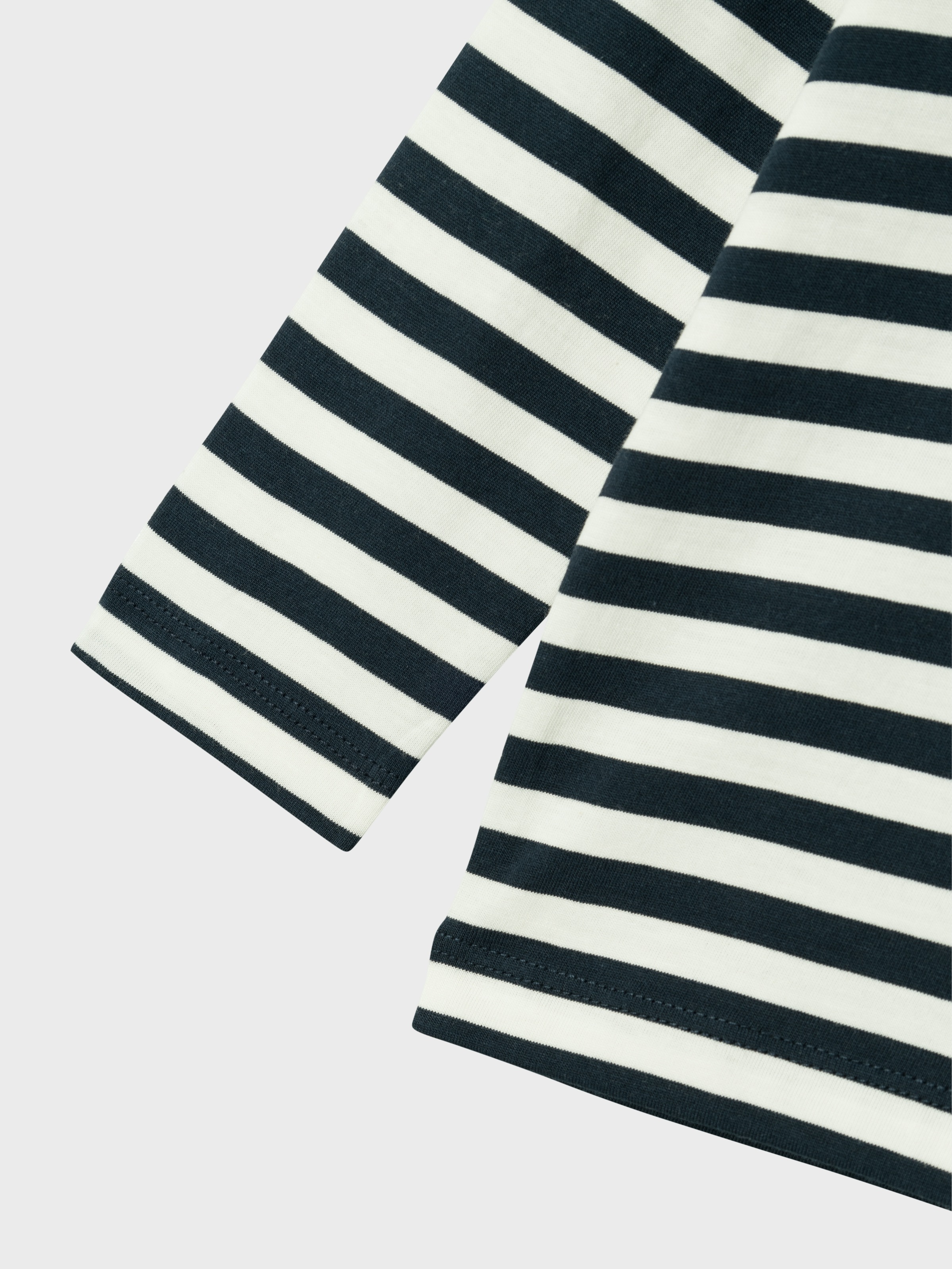 Name It Langarmshirt »NMMSALMO NREG LS TOP NOOS«, im tollen Ringel-Look
