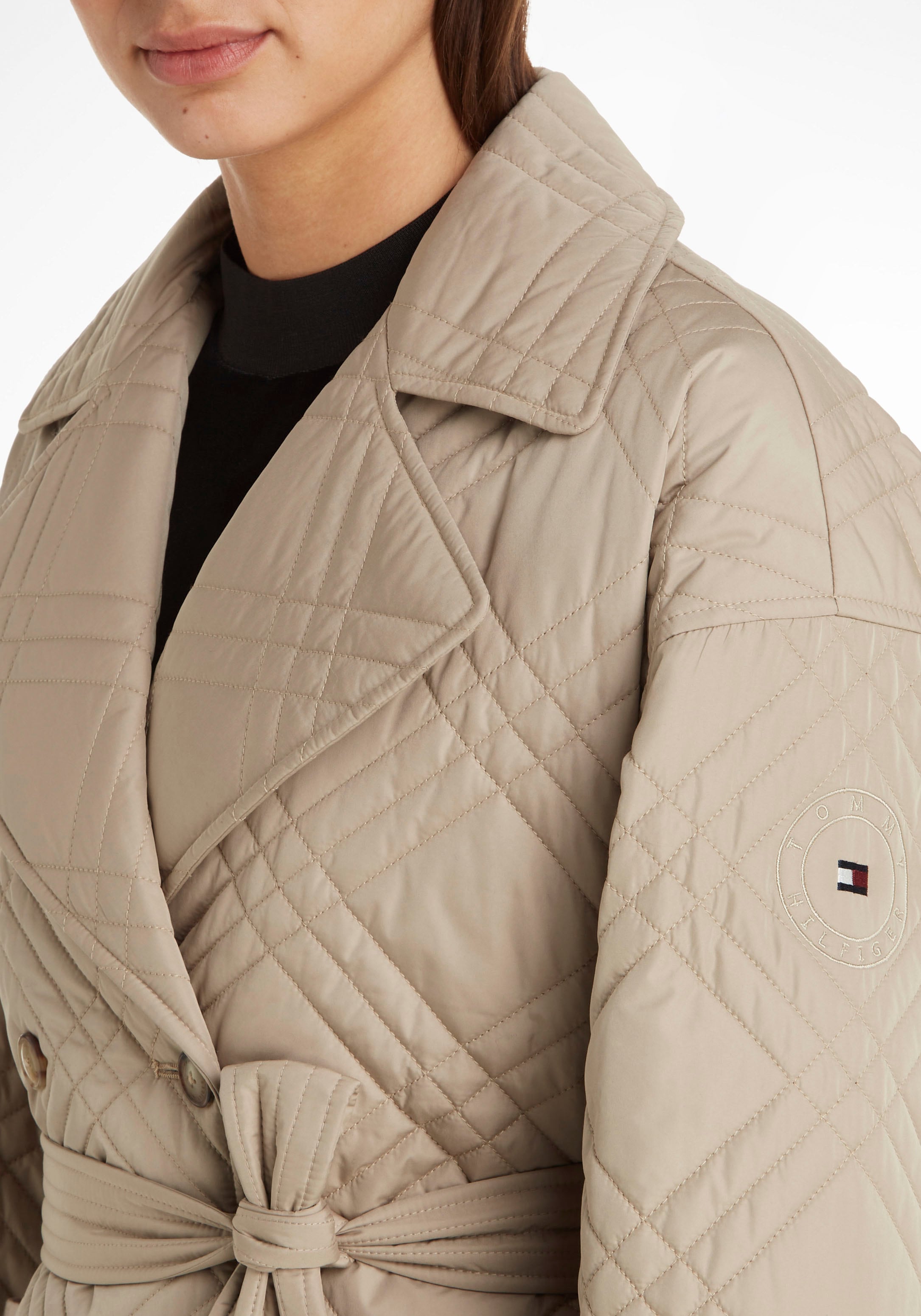 Tommy Hilfiger Steppmantel »QUILTED SHORT TRENCH«, mit Bindegürtel und Tommy Hilfiger Markenlabel