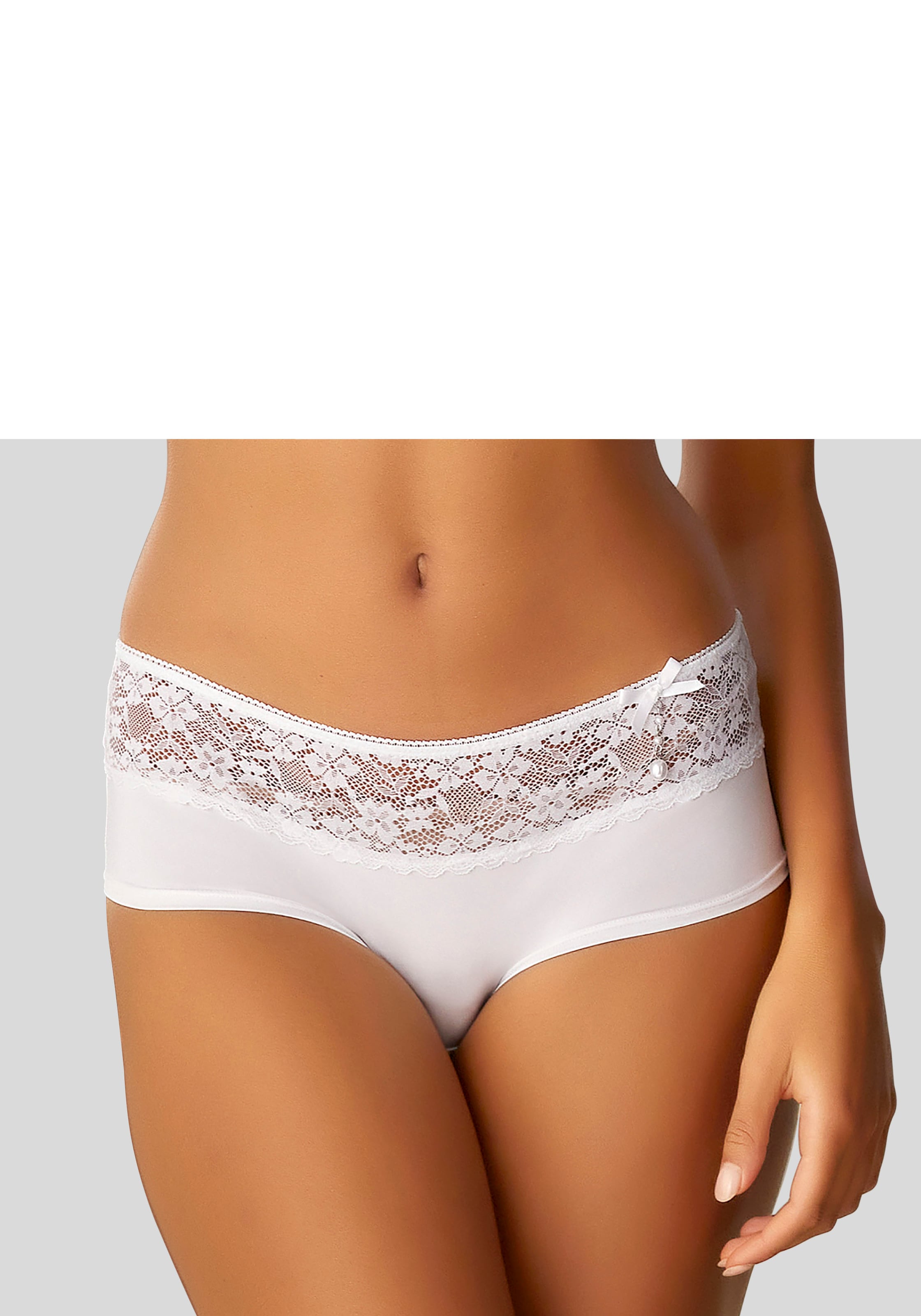 LASCANA Panty, mit extravagantem Perlenaccessoire kaufen