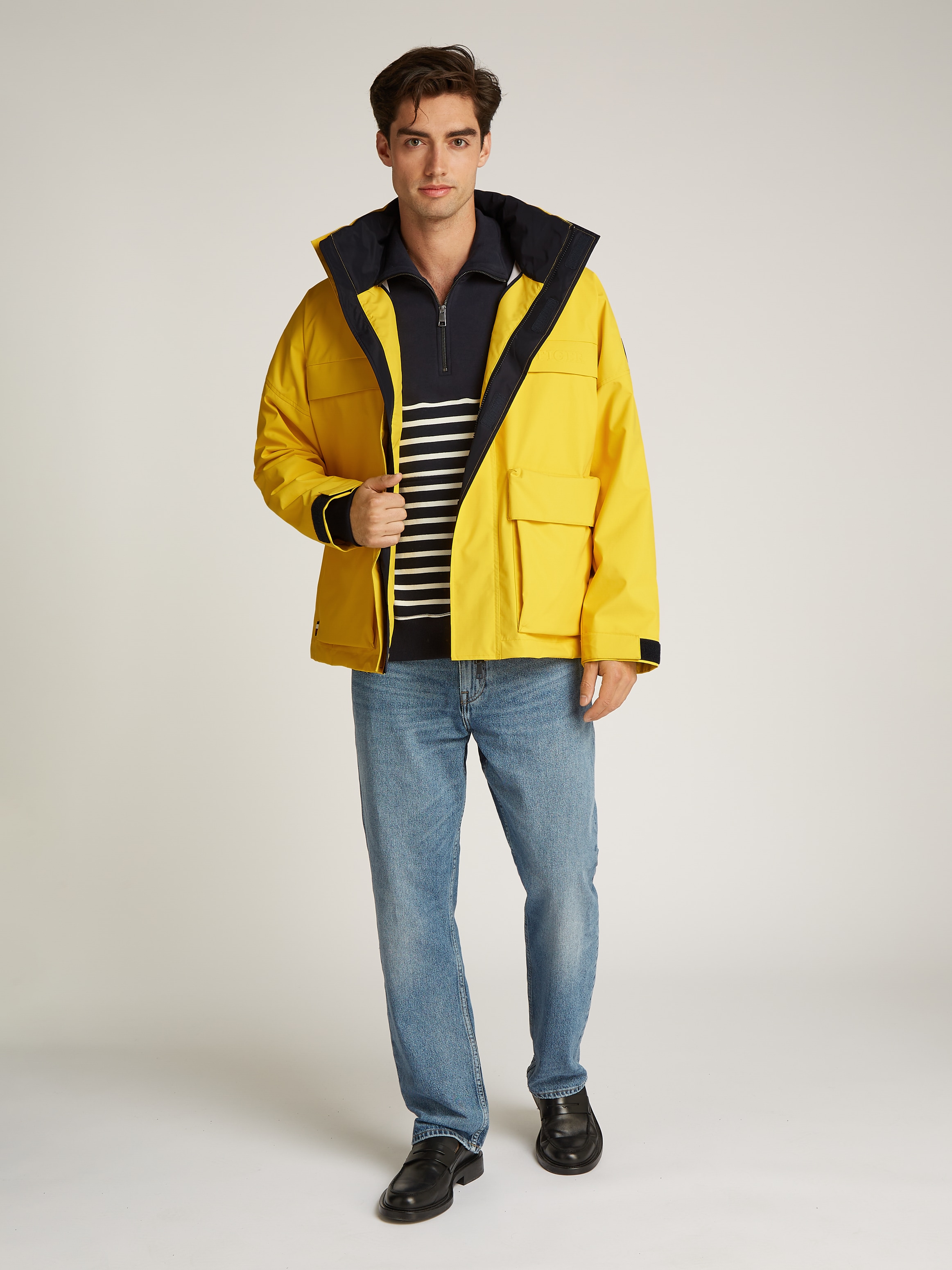 Tommy Hilfiger Outdoorjacke »REGATTA MID LENGTH JACKET«, mit Kapuze, verstaubare Kapuze mit Reißverschlussfach