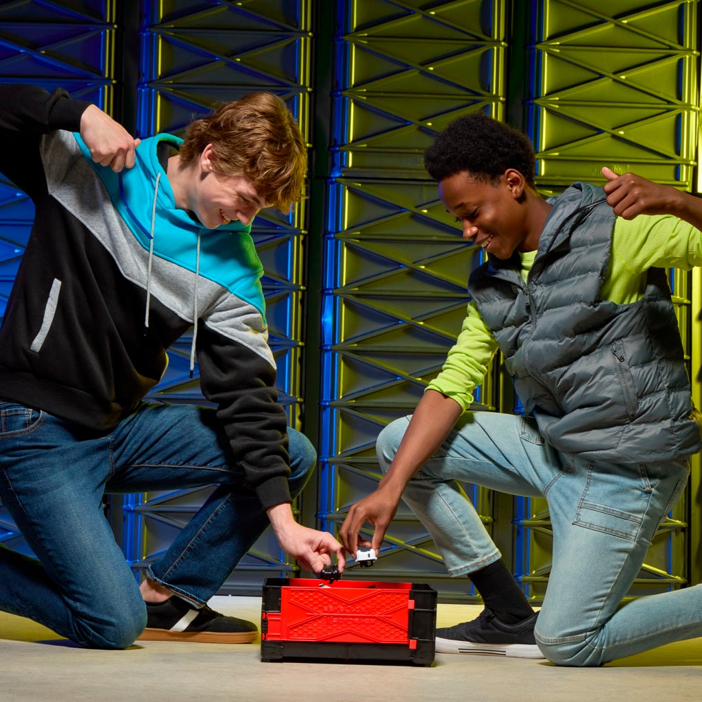 Hasbro Speed-Kreisel »Beyblade X Clash and Carry Beystadium-Arena«, (1 tlg.), mit Griff zum Mitnehmen