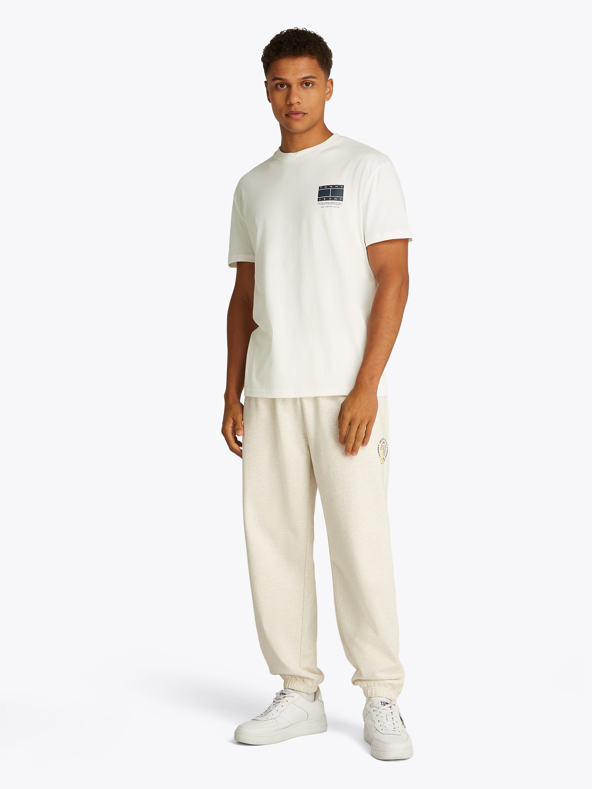 Tommy Jeans T-Shirt »TJM REG DNA GRAPHIC TEE EXT«, mit kontrastfarbenen Print