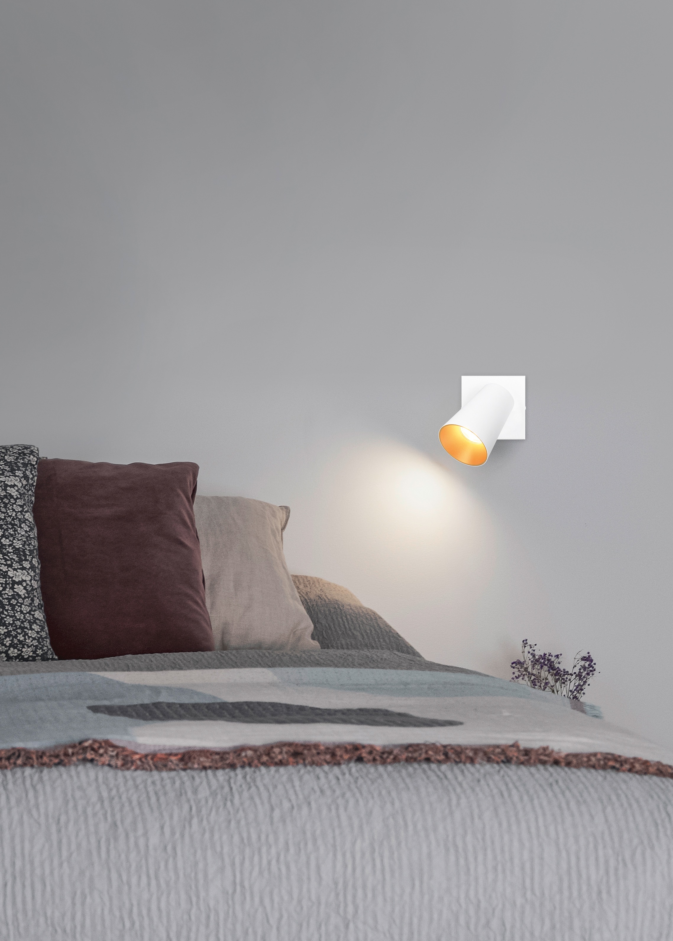TRIO Leuchten Wandstrahler »SHARP, Spot 1-flammig exkl 1x GU10 max 10W schwenkbar & drehbar« GU10 1 Stk. warmweiß - kaltweiß Schirm innen gold, Kippschalter, Spot für Wandmontage + Deckenmontage