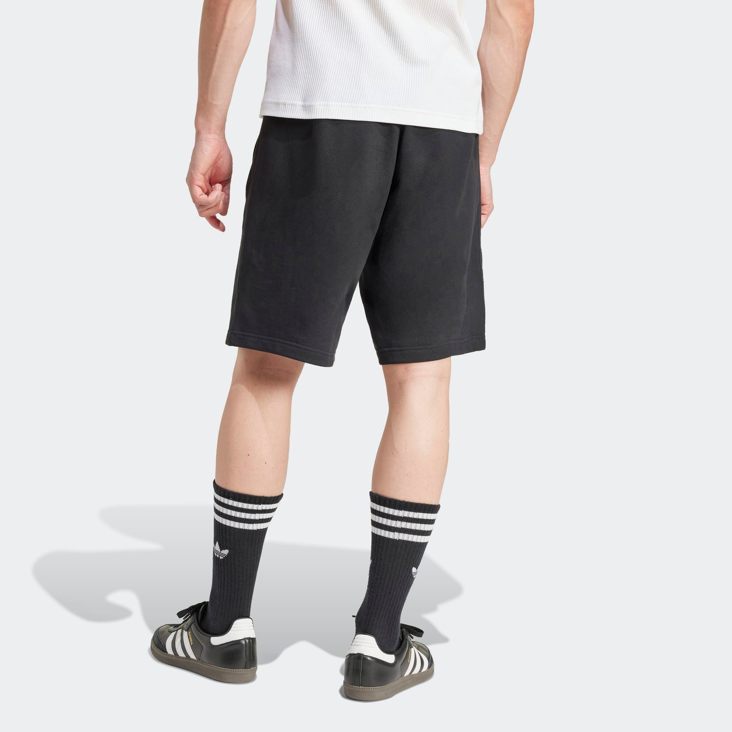 adidas Originals Shorts »ESS SHO«, (1 tlg.), Essential Sweat Shorts mit Logo, aus weichem French-Terry Material