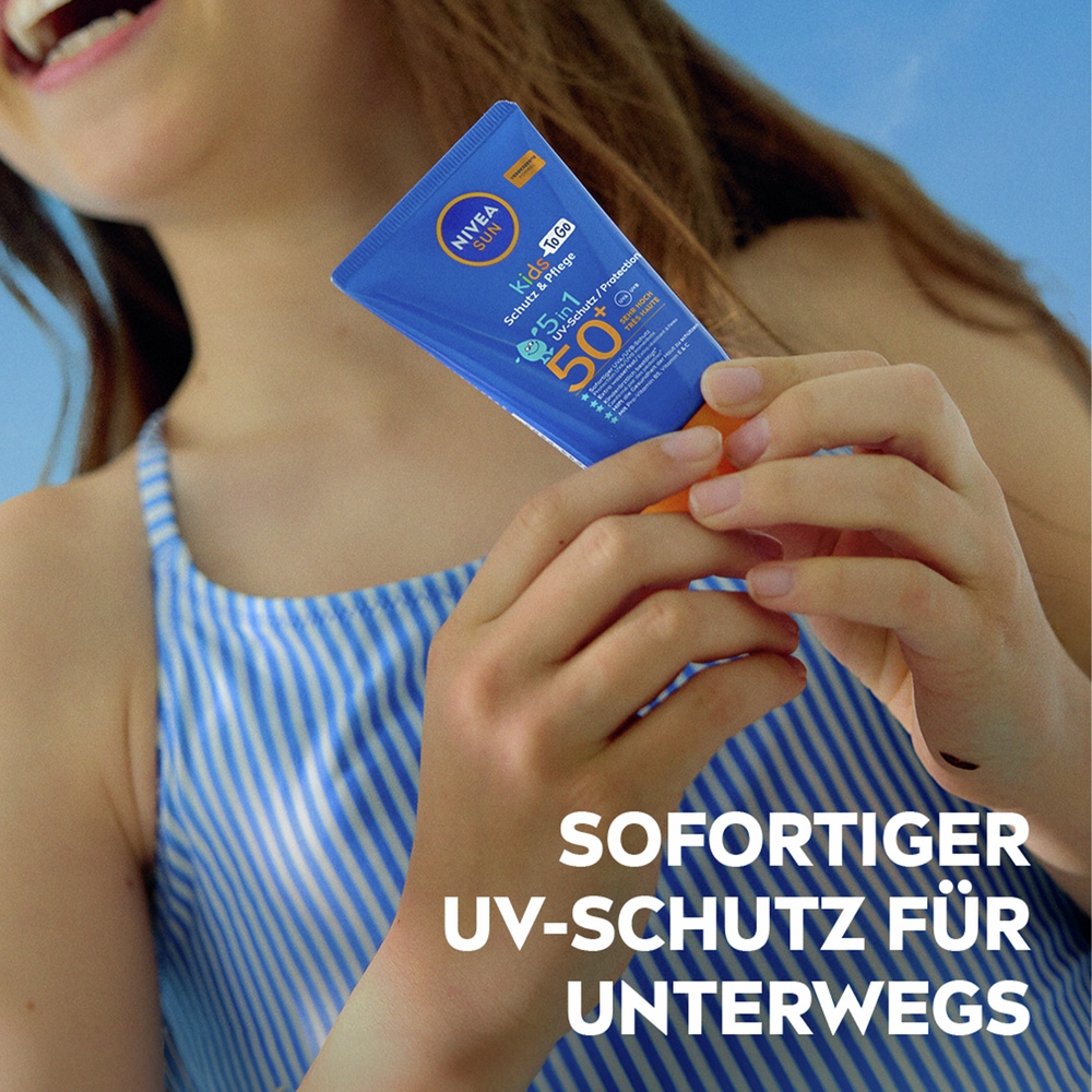 Nivea Sun Sonnenschutzspray »Sensitiv Spray  LSF50+ mit Kids To Go Größe Gratis« mit Aloe Vera & Antioxidantien, duftfrei, wasserfest