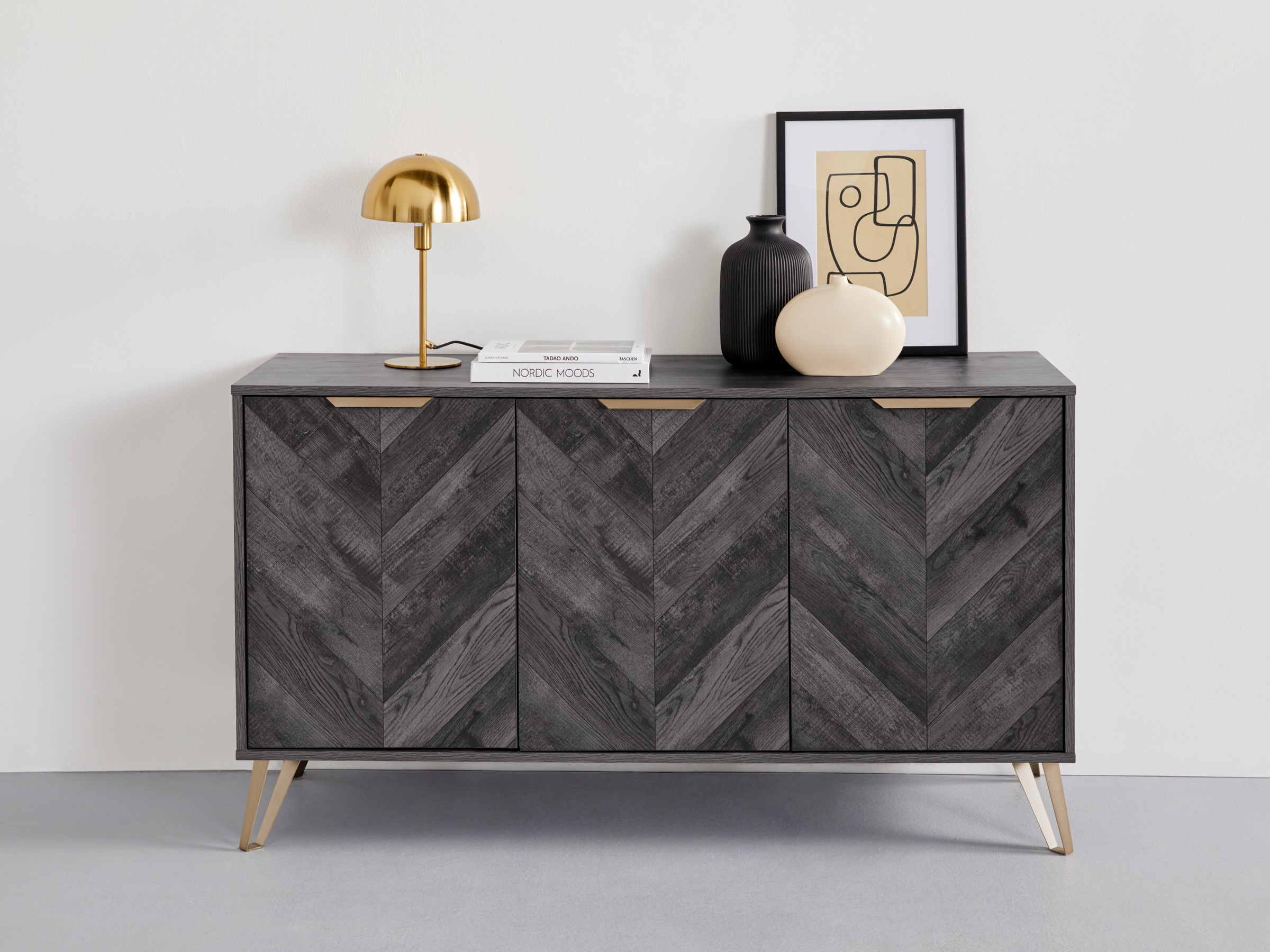 Leonique Sideboard »Nanterie«, aus einer edlen Holzoptik, exklusives Fischgrätenmuster, Breite 133 cm