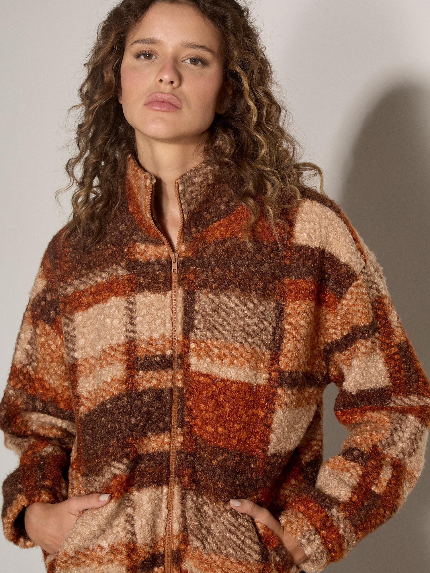 Apricot Kurzjacke »Weiche Bouclé-Karojacke« mit Taschen