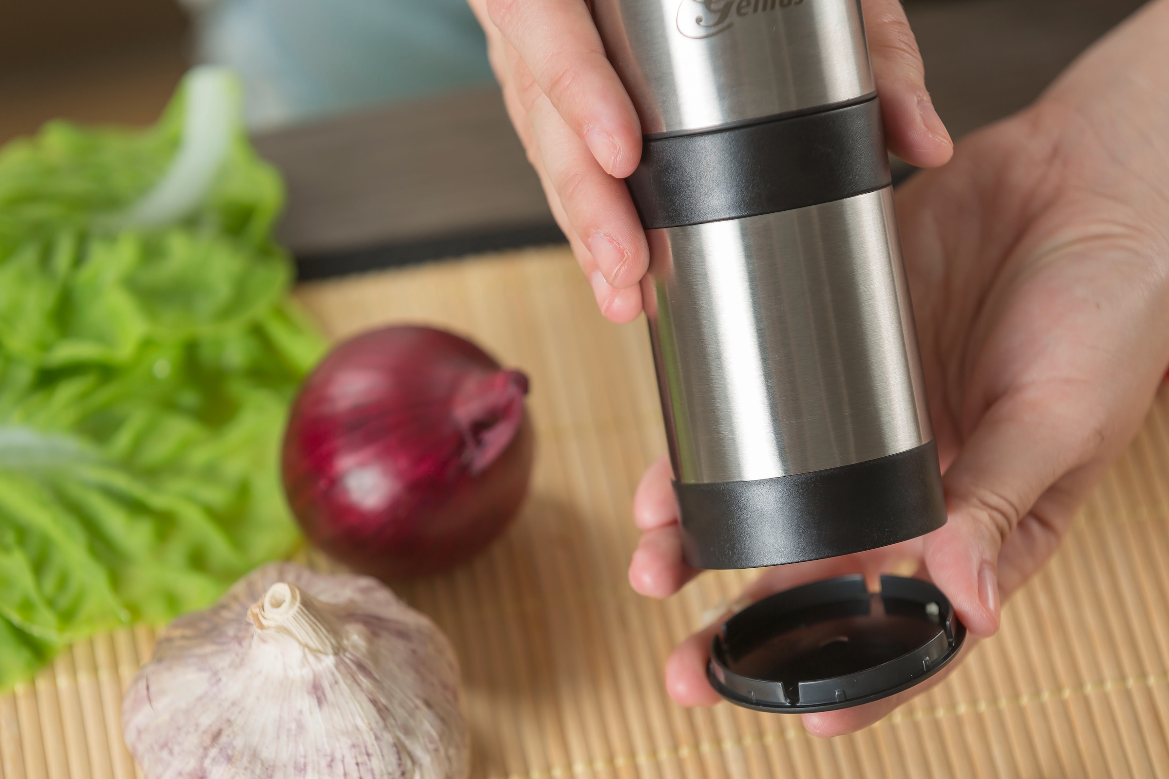 Genius Knoblauchschneider »Genius Knoblauch-Schneider G7«, (1 St.), perfekte Würfel in Sekundenschnelle