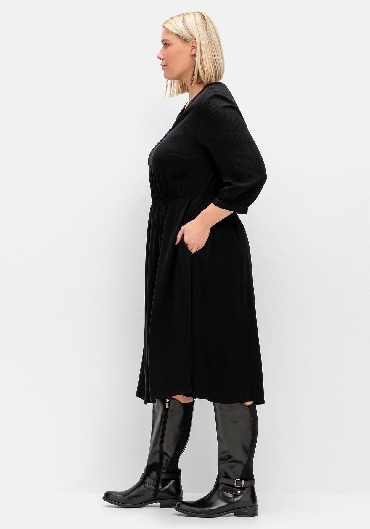Sheego Shirtkleid »Tailliertes Kleid mit Taschen, in Strukturqualität«