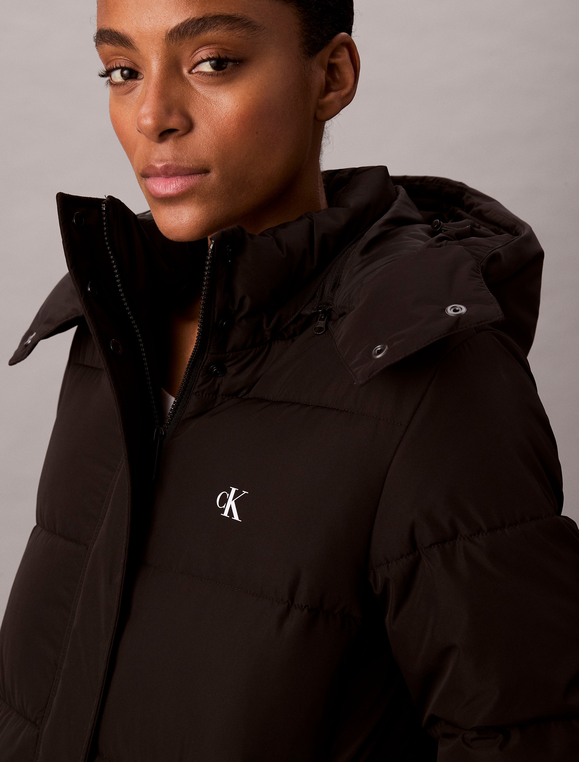 Calvin Klein Jeans Steppmantel, abnehmbare Kapuze, kastige, lange Passform, wattiert