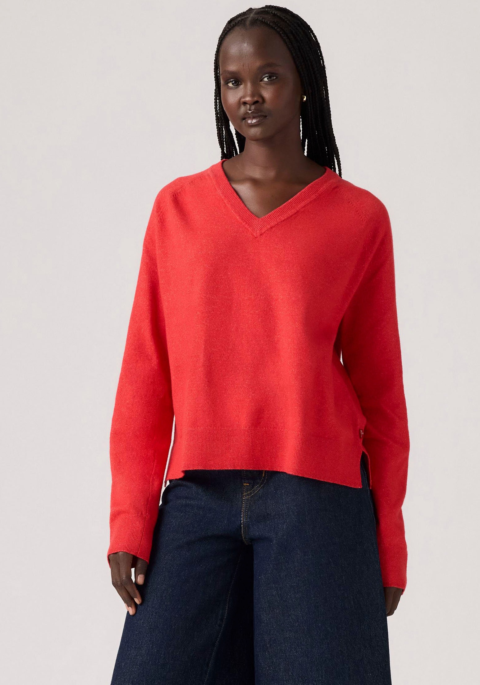 Levi's® V-Ausschnitt-Pullover »TARA SUPER SOFT V«, im Bund beidseitig mit kurzem Schlitz