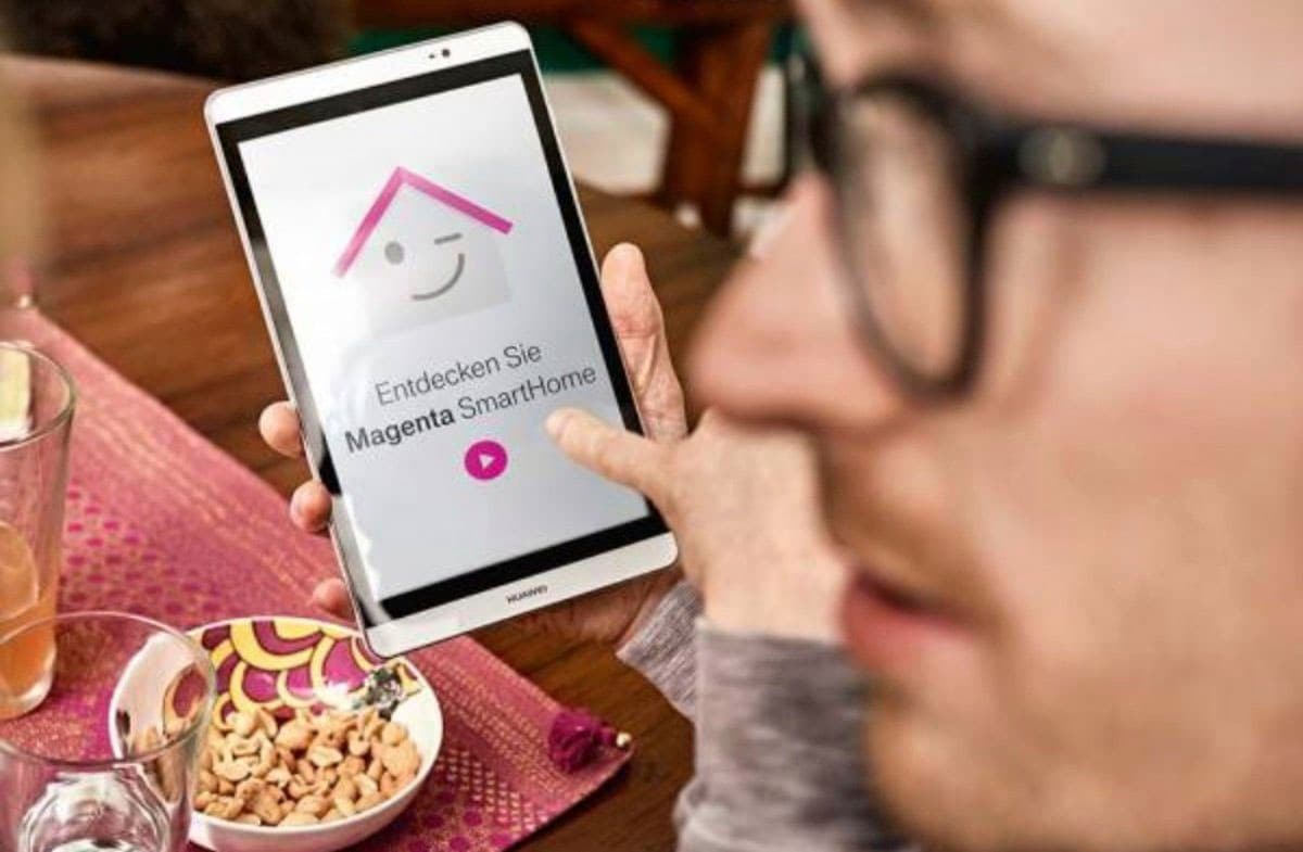 Telekom Smart-Home-Steuerelement »SMART HOME BASE 2 für Magenta SmartHome«, Integrierte Funkstandards: HomeMatic, HomeMaticIP, ZigBee, DECT ULE;