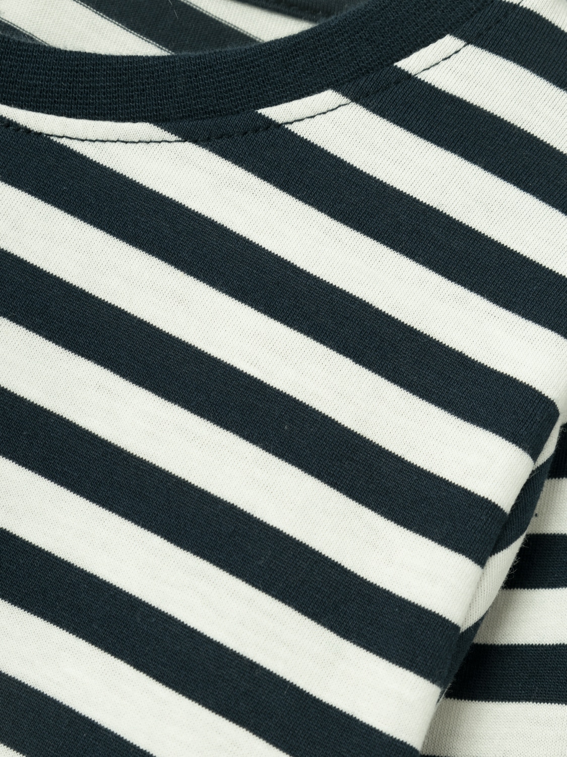 Name It Langarmshirt »NKMSALMO NREG LS TOP NOOS« im tollen Ringel-Look