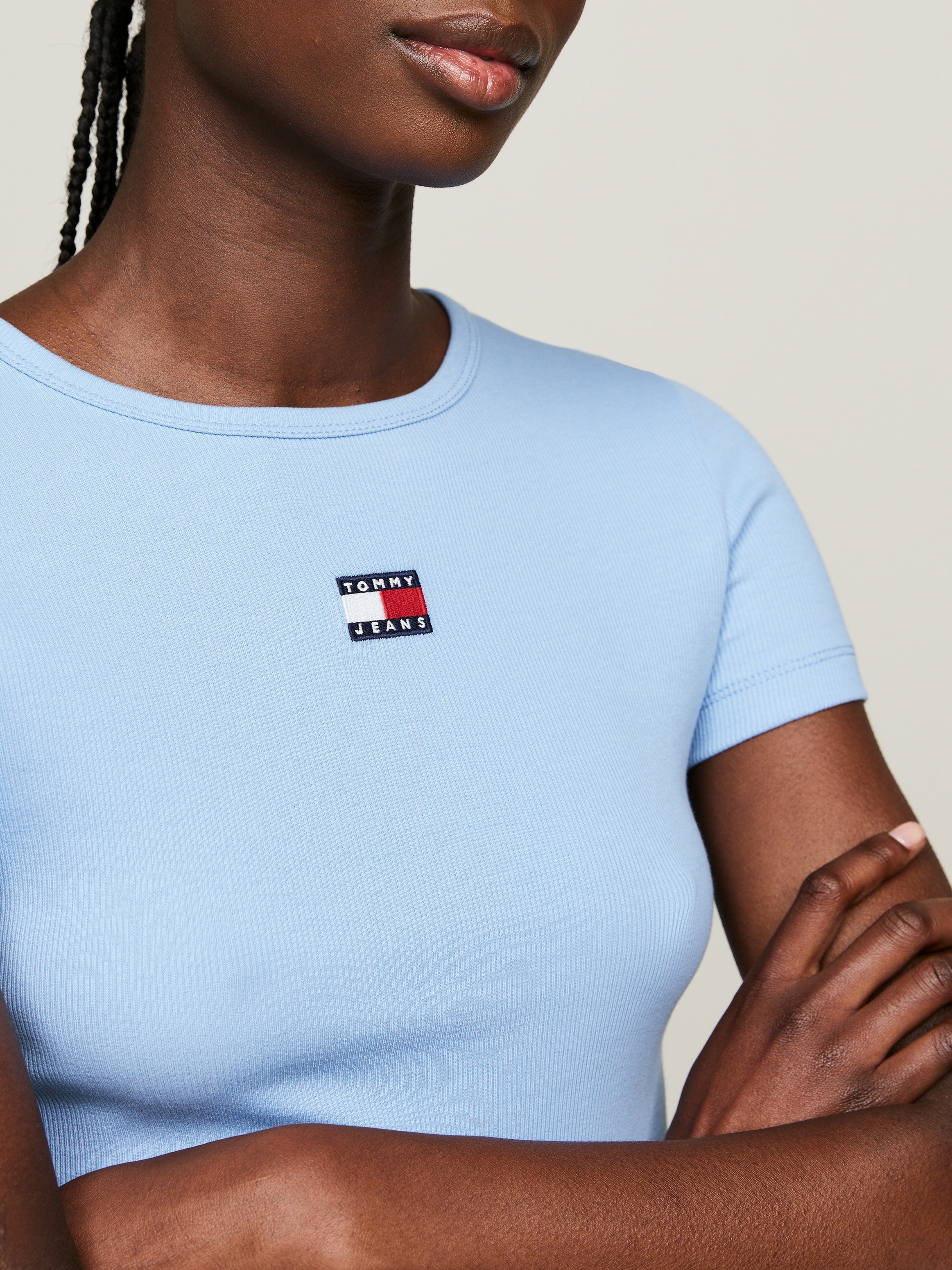 Tommy Jeans T-Shirt »TJW SLIM BADGE RIB TEE«, in Rippoptik