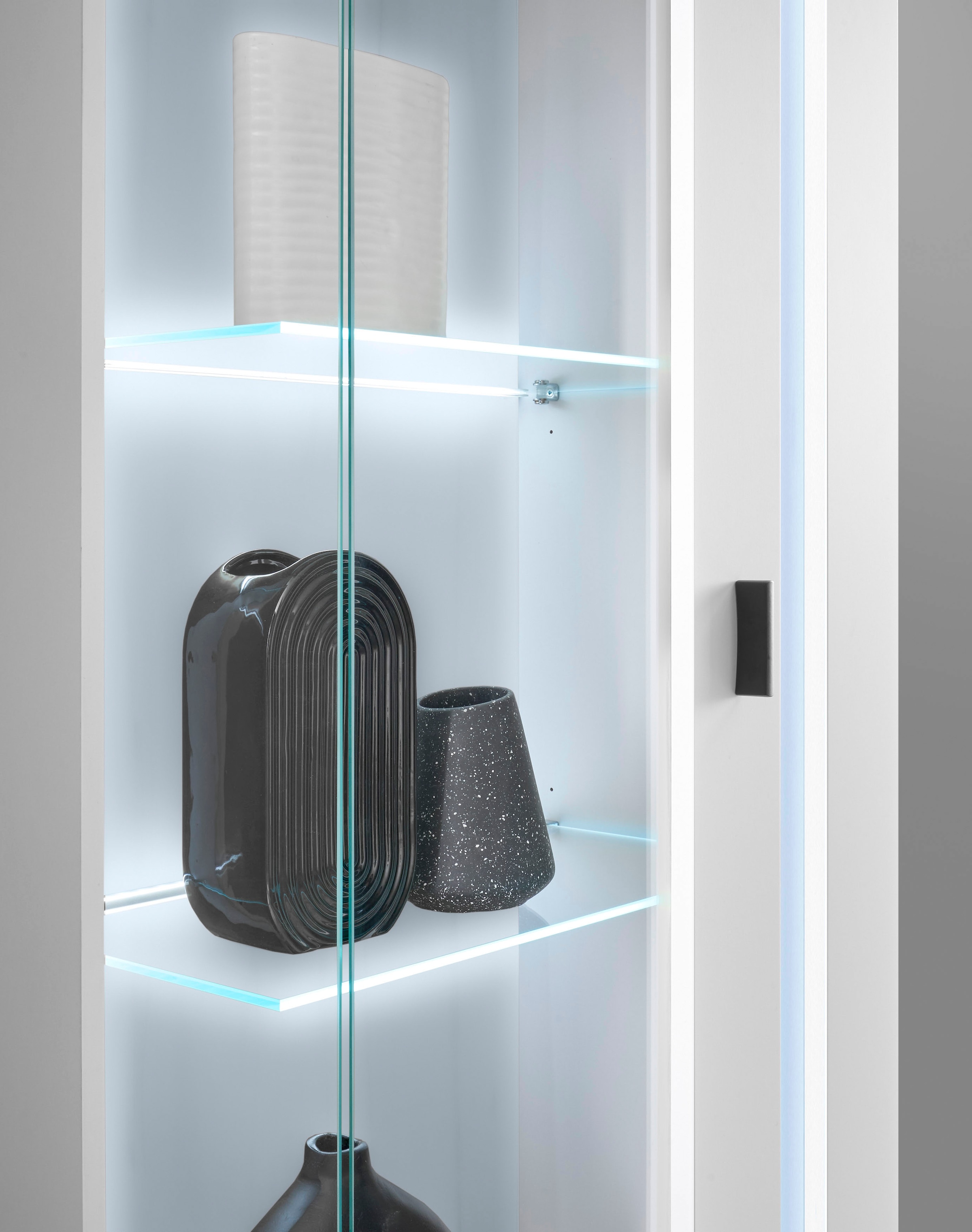 INOSIGN Vitrine »LONG ISLAND«, (1 St.), in moderner Trendfarbe,inklusive senkrechter Beleuchtung,Breite 55 cm