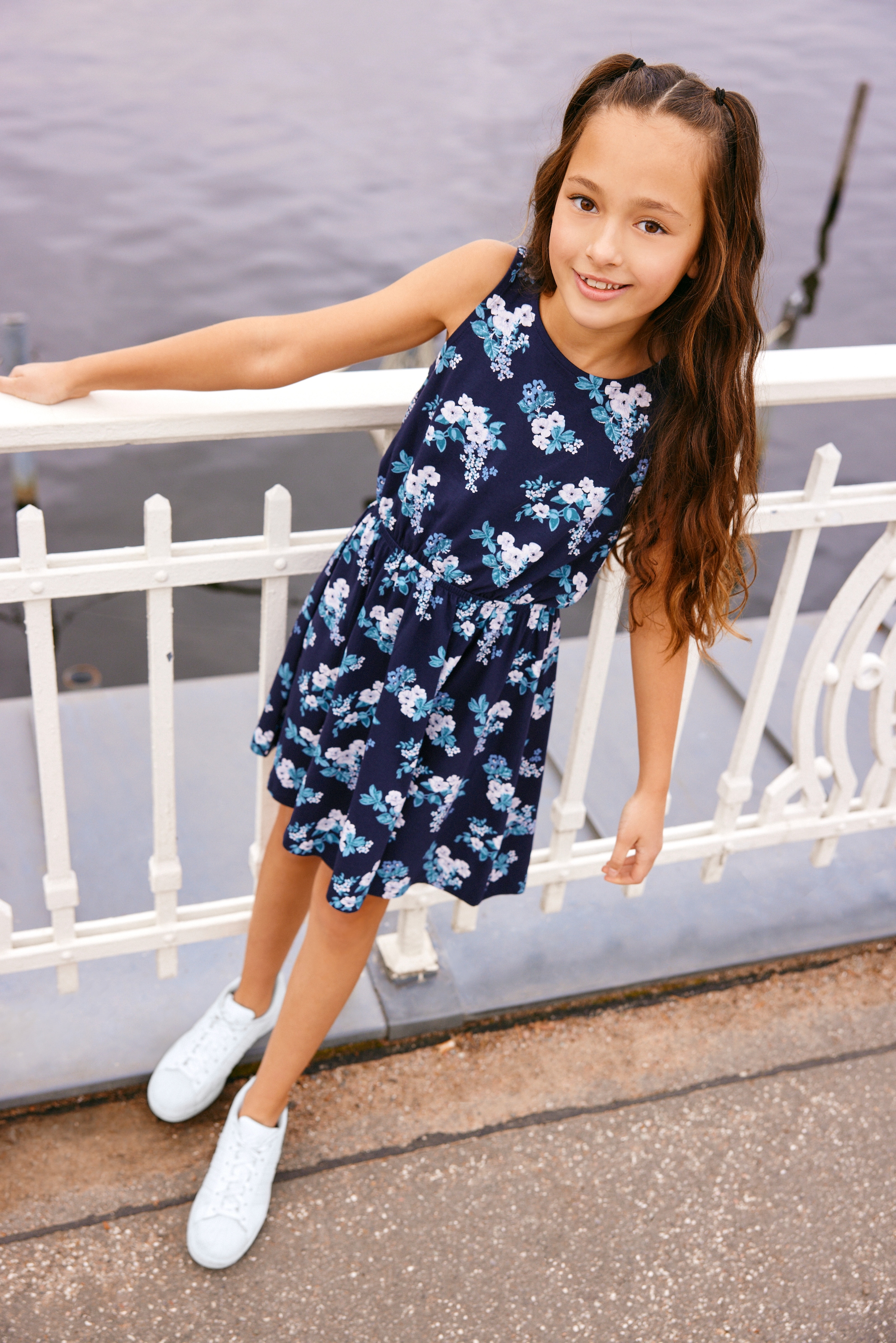 KIDSWORLD Jerseykleid »- Skaterkleid mit Blumen bedruckt«, festliche Anlässe, kniefreie Länge, modisch, aus Jerseystoff