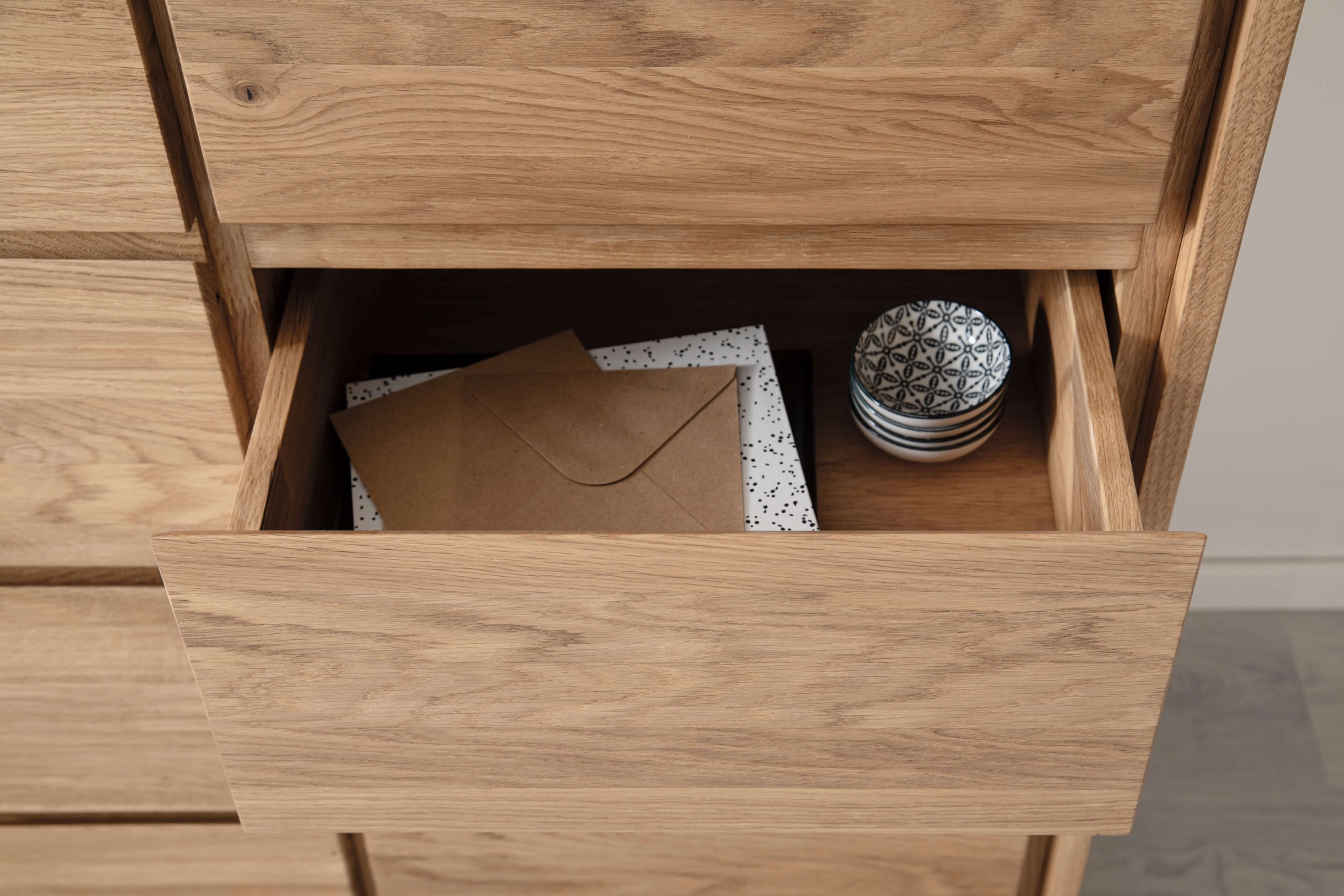 Home affaire Schubkastenkommode »Zetra Hochkommode, 5 Schubladen/1 Tür mit Soft-Close-Function«, Fertig montiert, Eiche Massivholz, Breite 47 cm