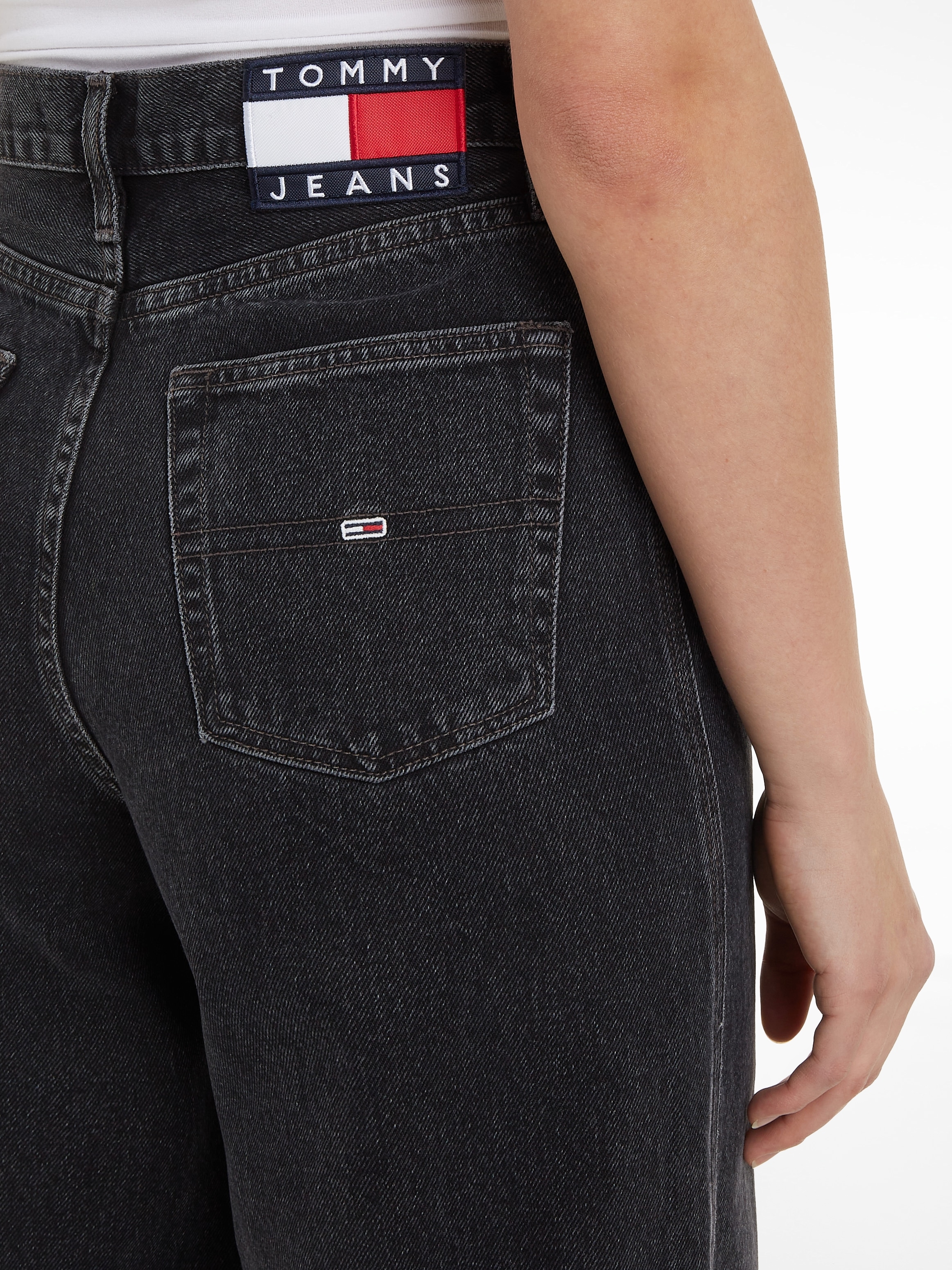 Tommy Jeans Weite Jeans, mit Tommy Jeans Logobadges