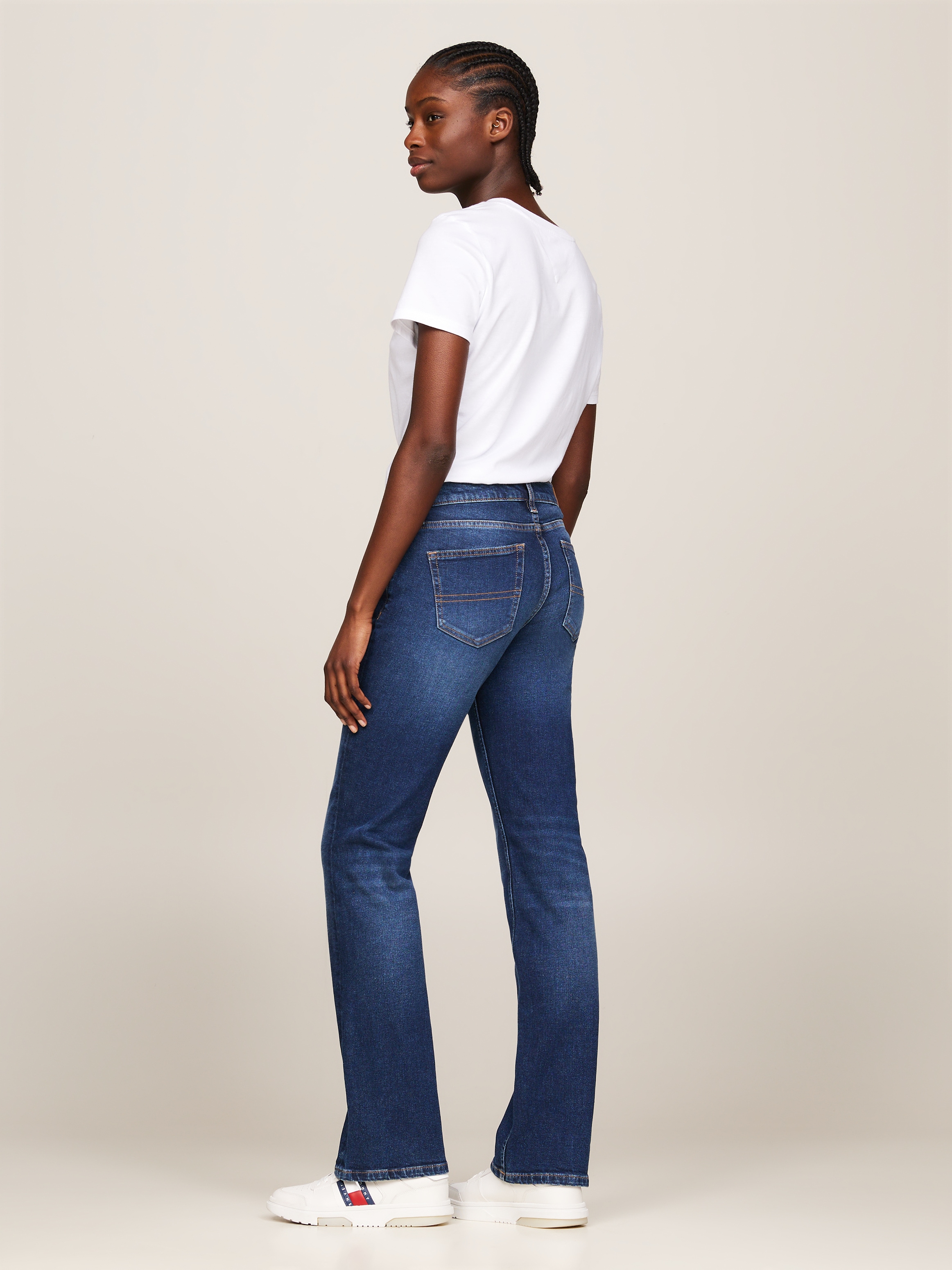 Tommy Jeans Bootcut-Jeans »MADDIE MD BC DH5161«, mit Logo-Badge und Stickereien